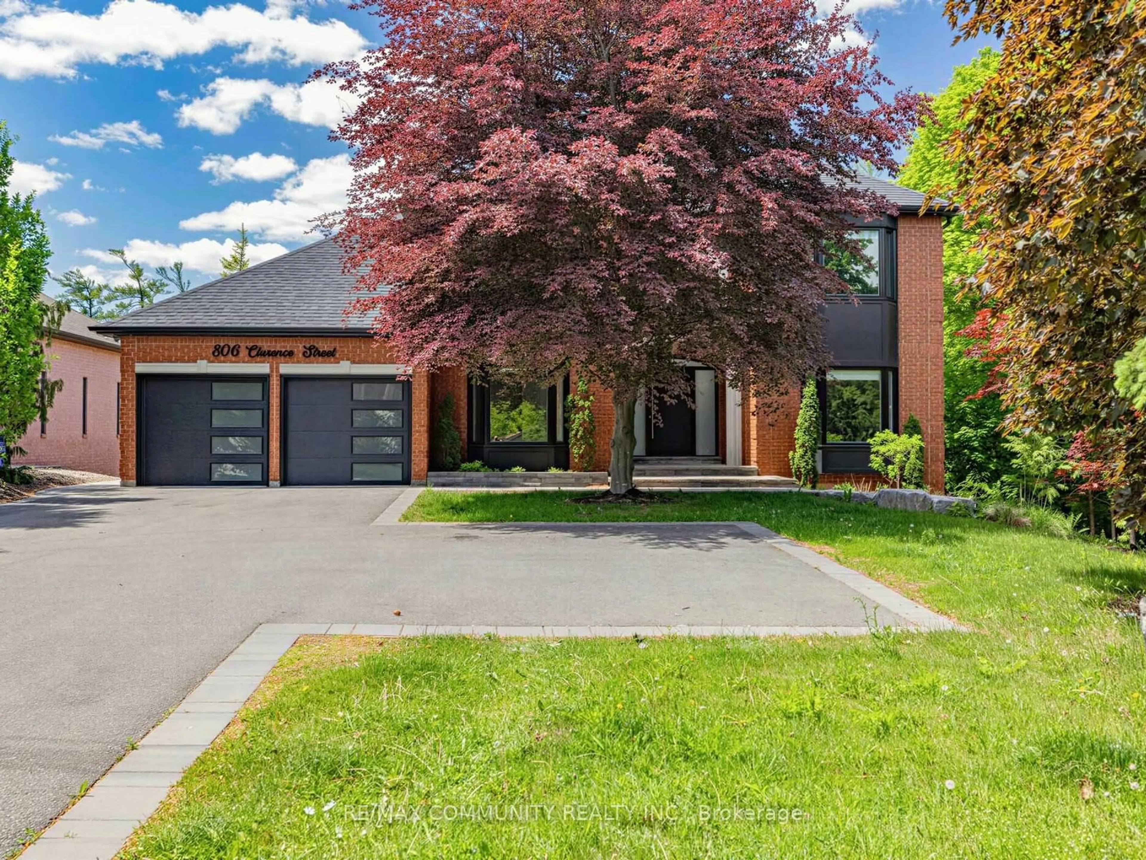 Home with brick exterior material, street for 806 Clarence St, Vaughan Ontario L4L 8V2