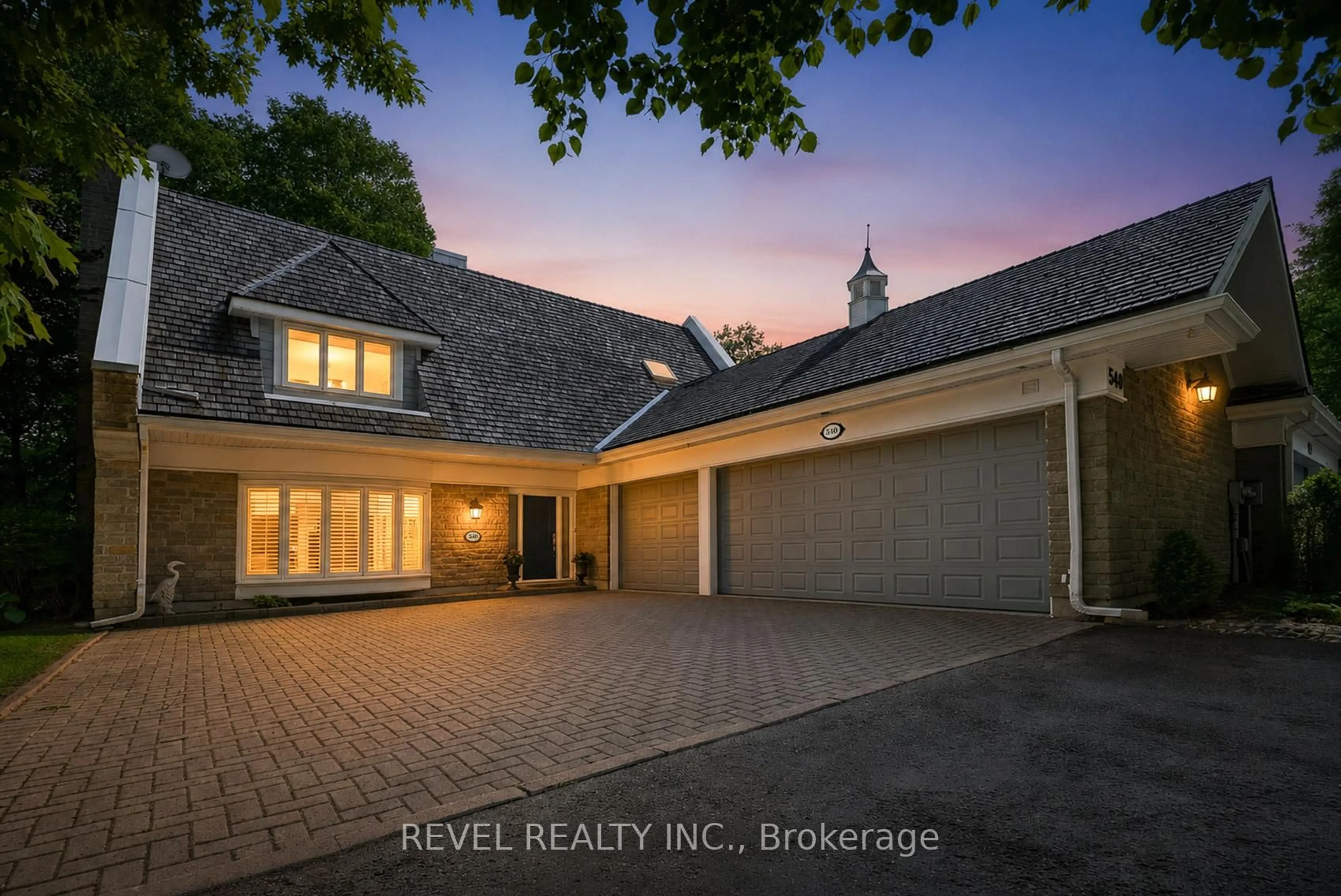 A pic from outside/outdoor area/front of a property/back of a property/a pic from drone, street for 540 Quail Ridge Dr #27, Aurora Ontario L4G 0L5