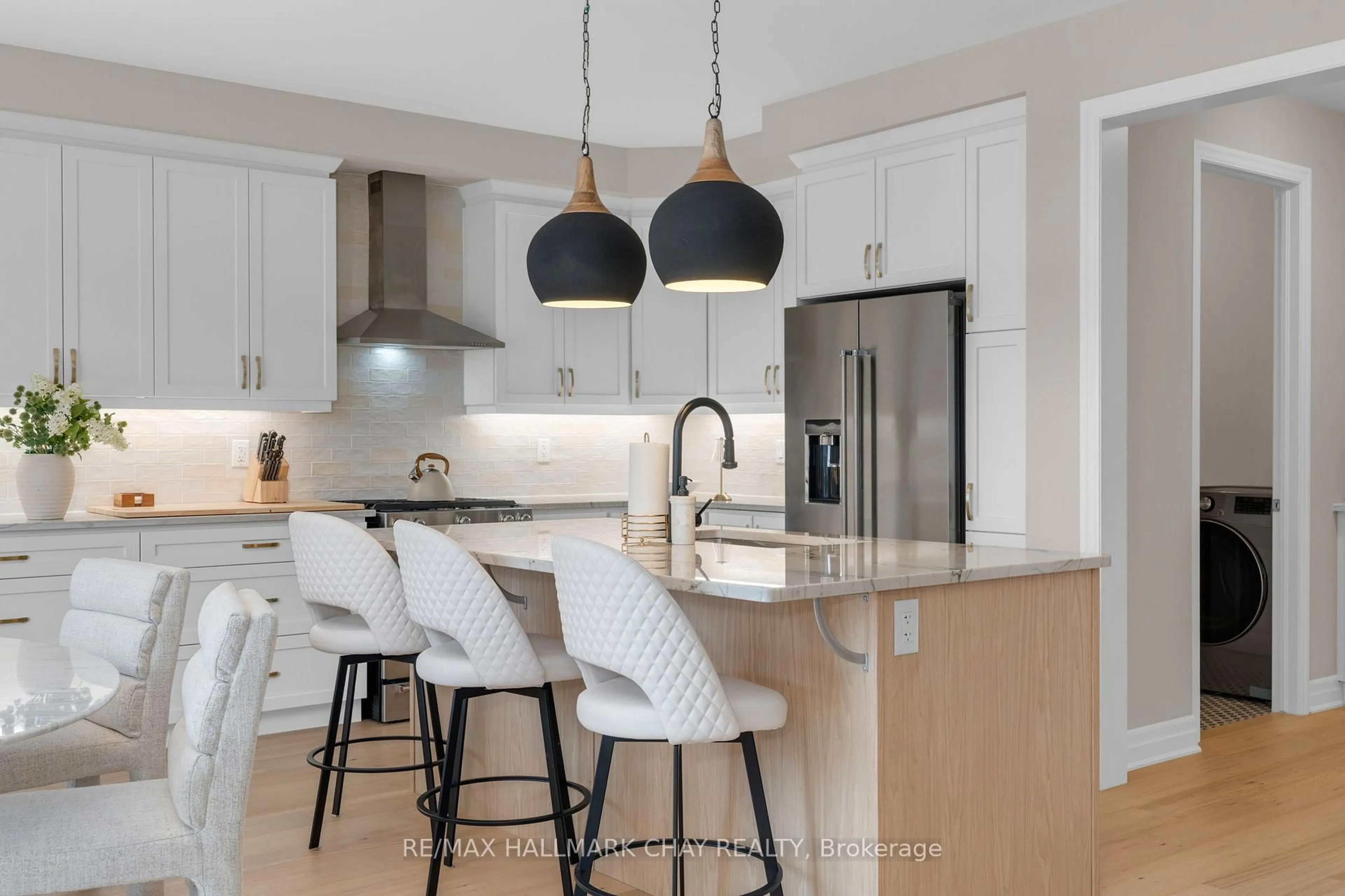 Contemporary kitchen, ceramic/tile floor for 721 Mika St, Innisfil Ontario L9S 0R8