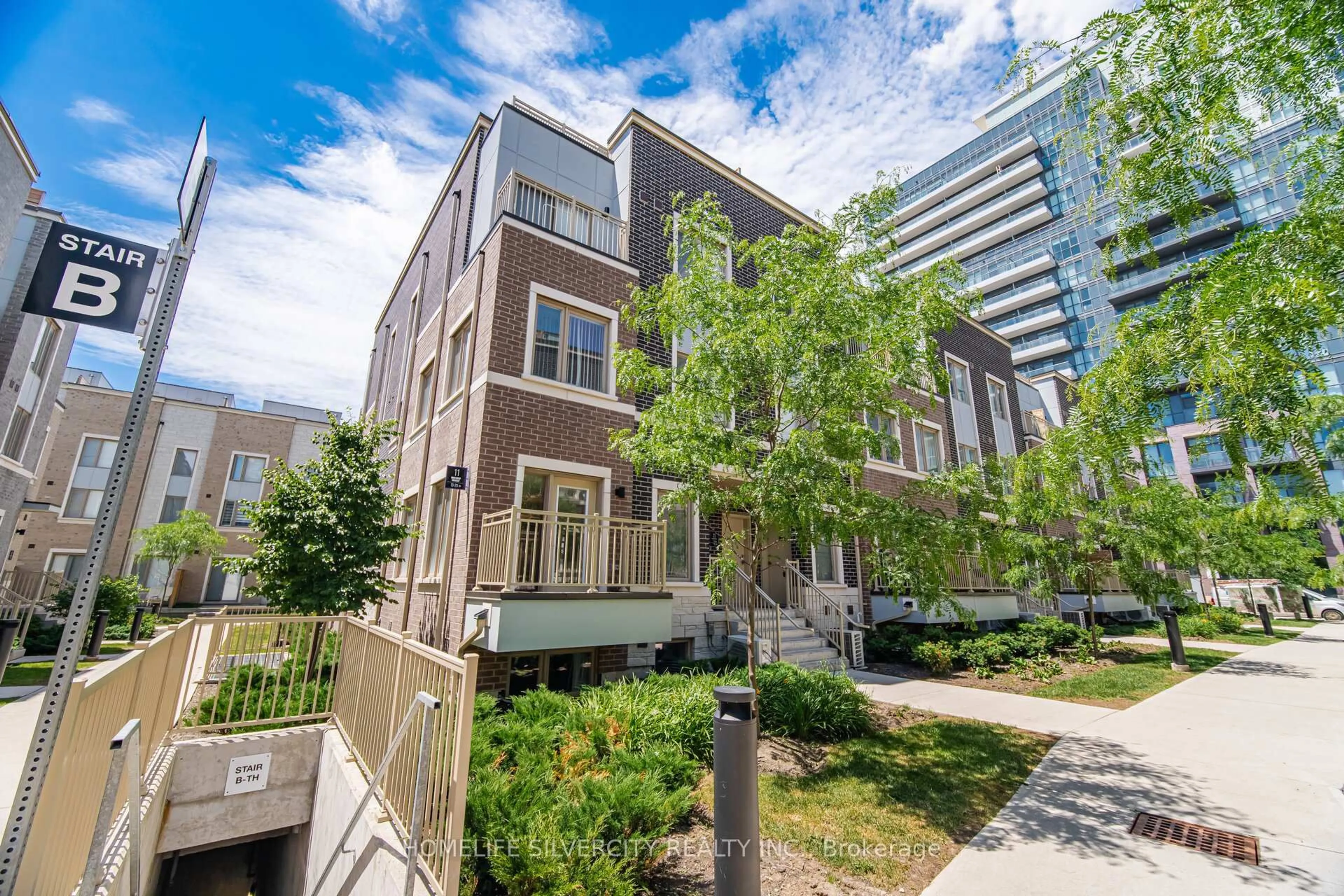 Patio, street for 11 Honeycrisp Cres #13, Vaughan Ontario L4K 0N6