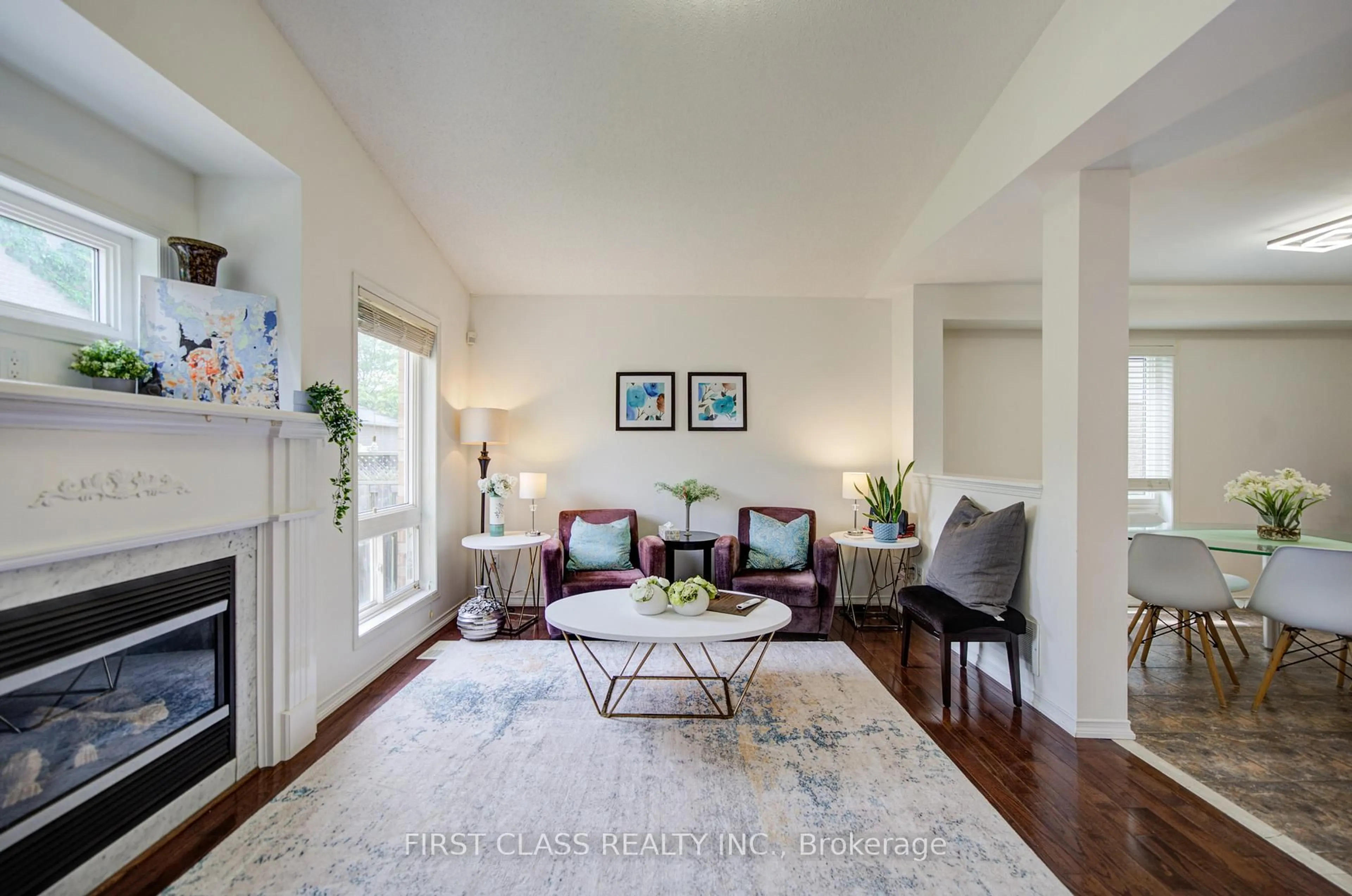 Living room with furniture, unknown for 611 Mcbean Ave, Newmarket Ontario L3X 2L5