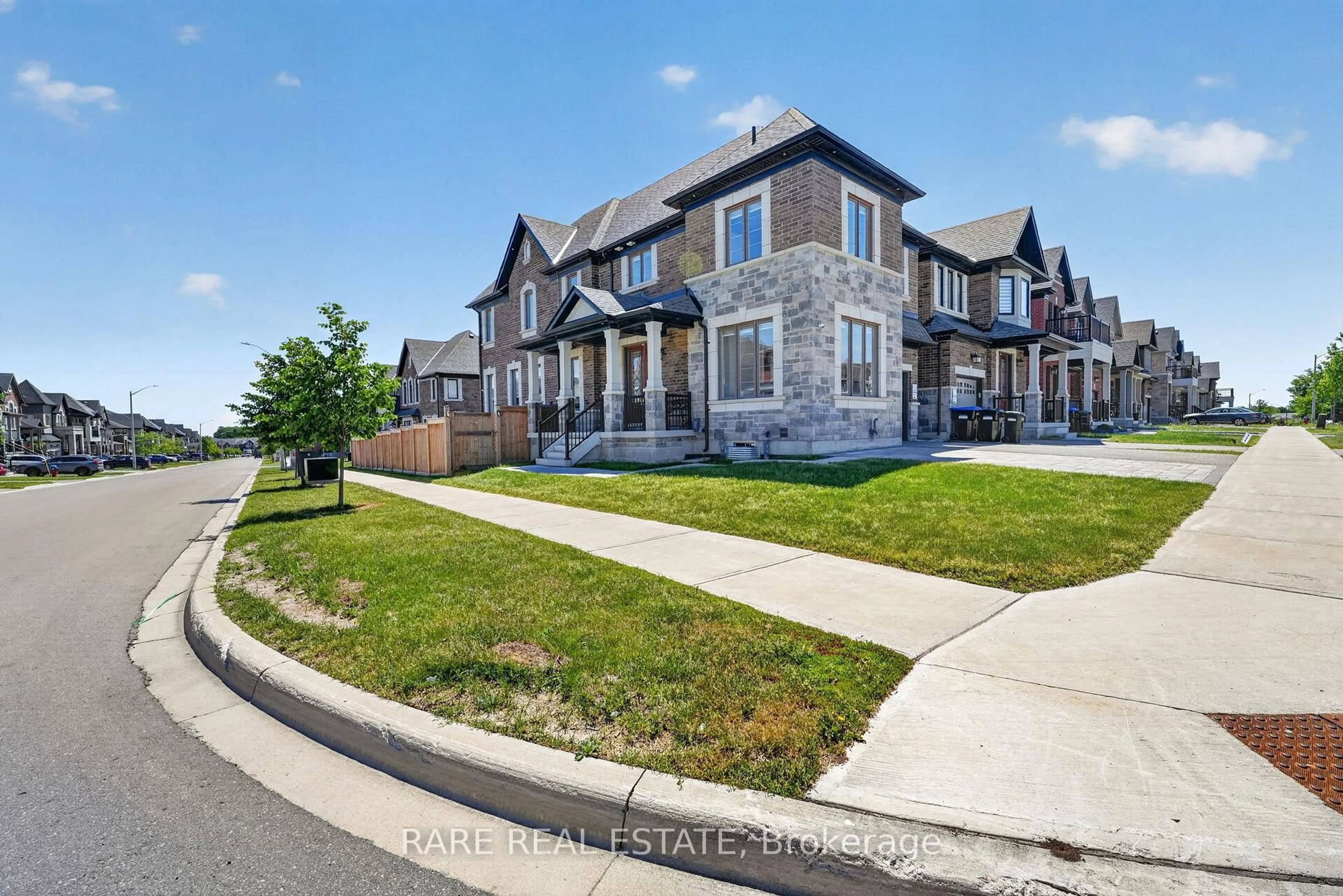 A pic from outside/outdoor area/front of a property/back of a property/a pic from drone, street for 2141 Wilson St, Innisfil Ontario L9S 0N8