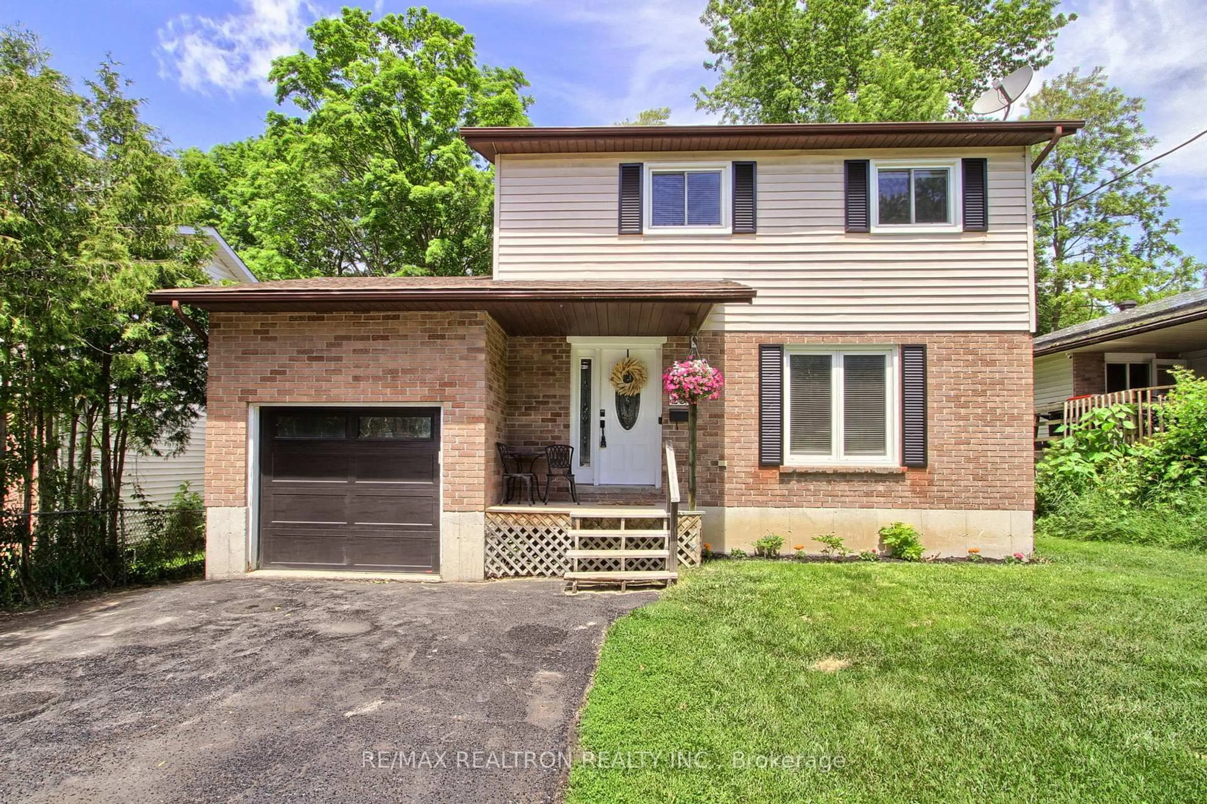 Home with brick exterior material, street for 288 Terrace Dr, Georgina Ontario L4P 2Y8
