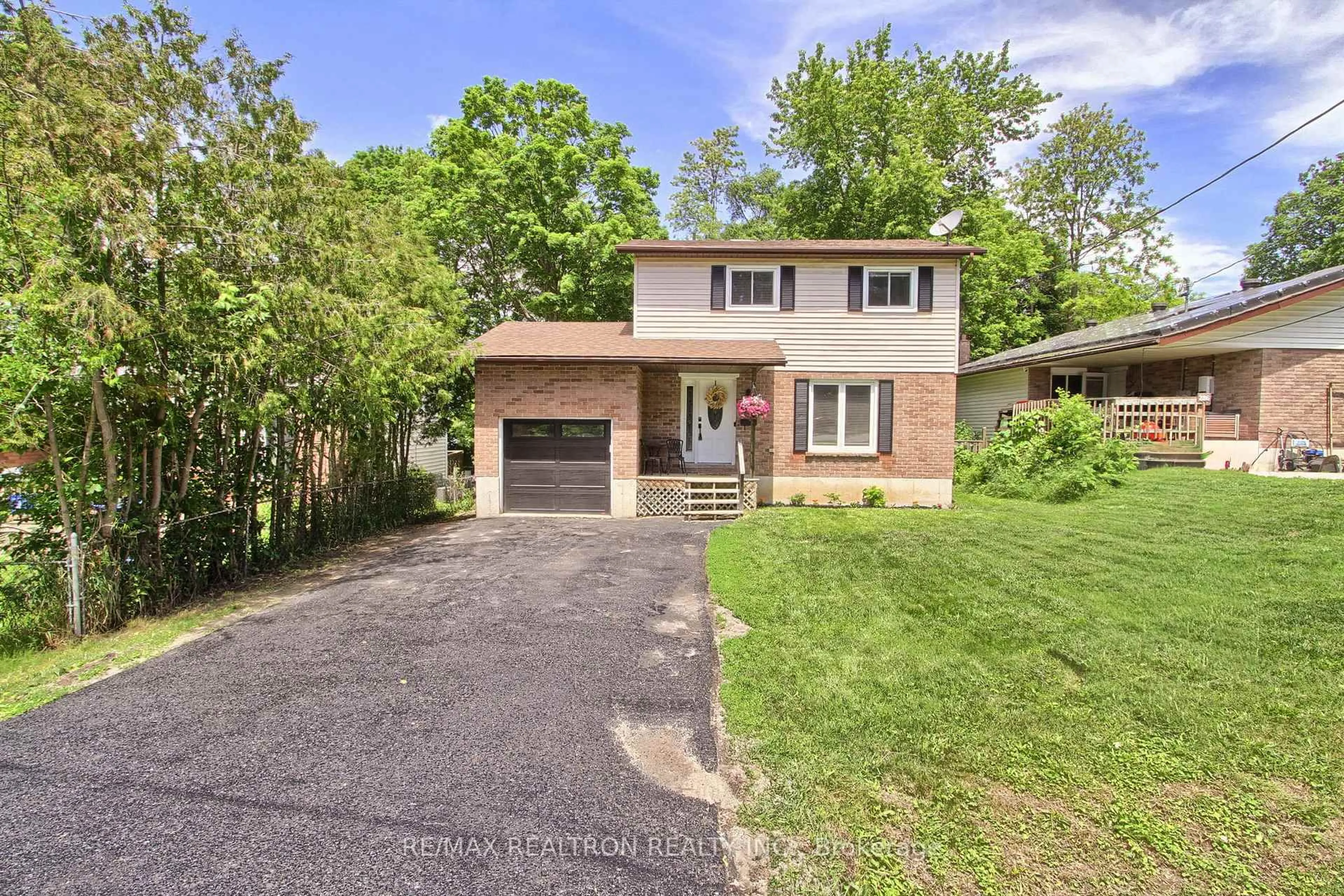 Home with brick exterior material, street for 288 Terrace Dr, Georgina Ontario L4P 2Y8