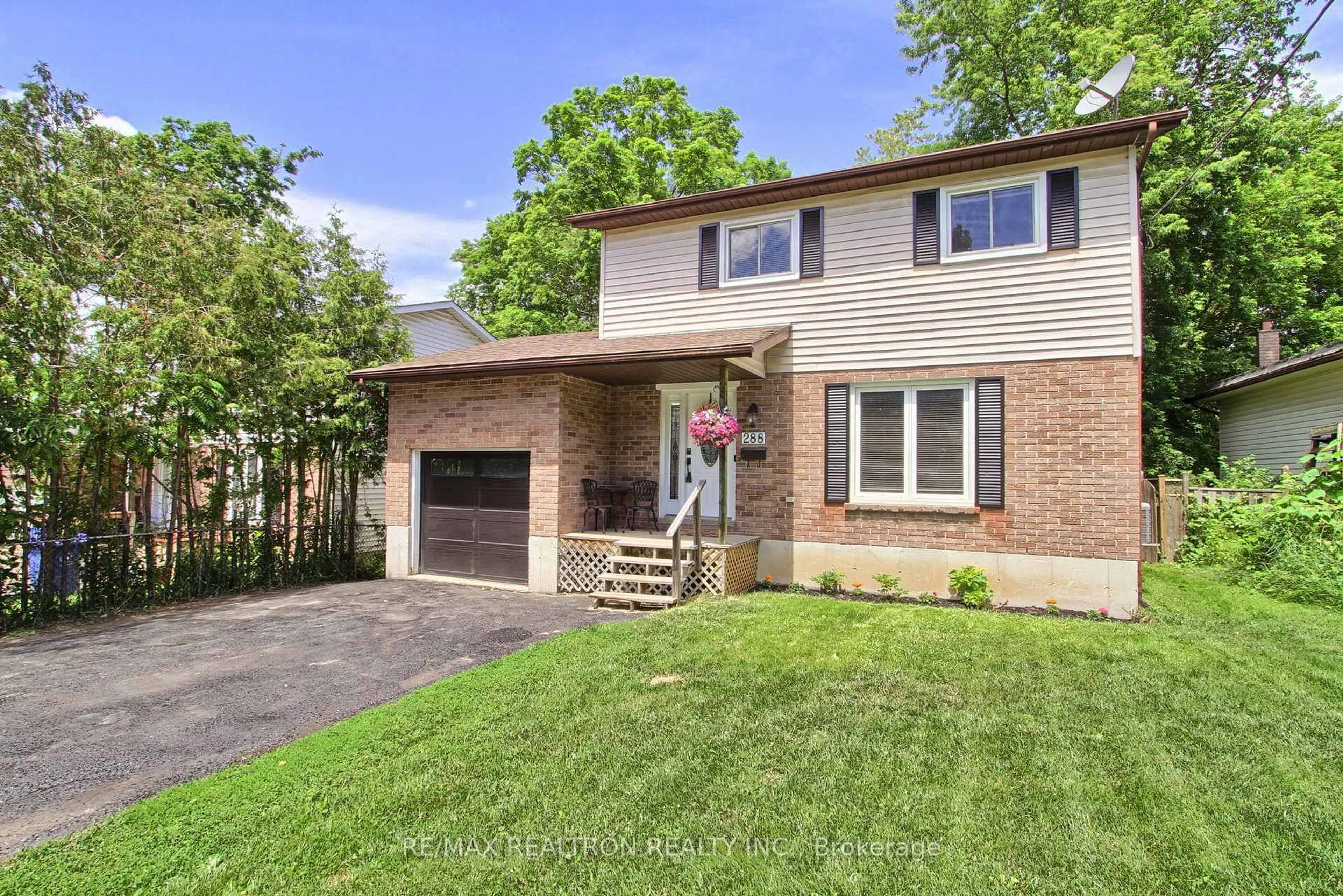 Home with brick exterior material, street for 288 Terrace Dr, Georgina Ontario L4P 2Y8