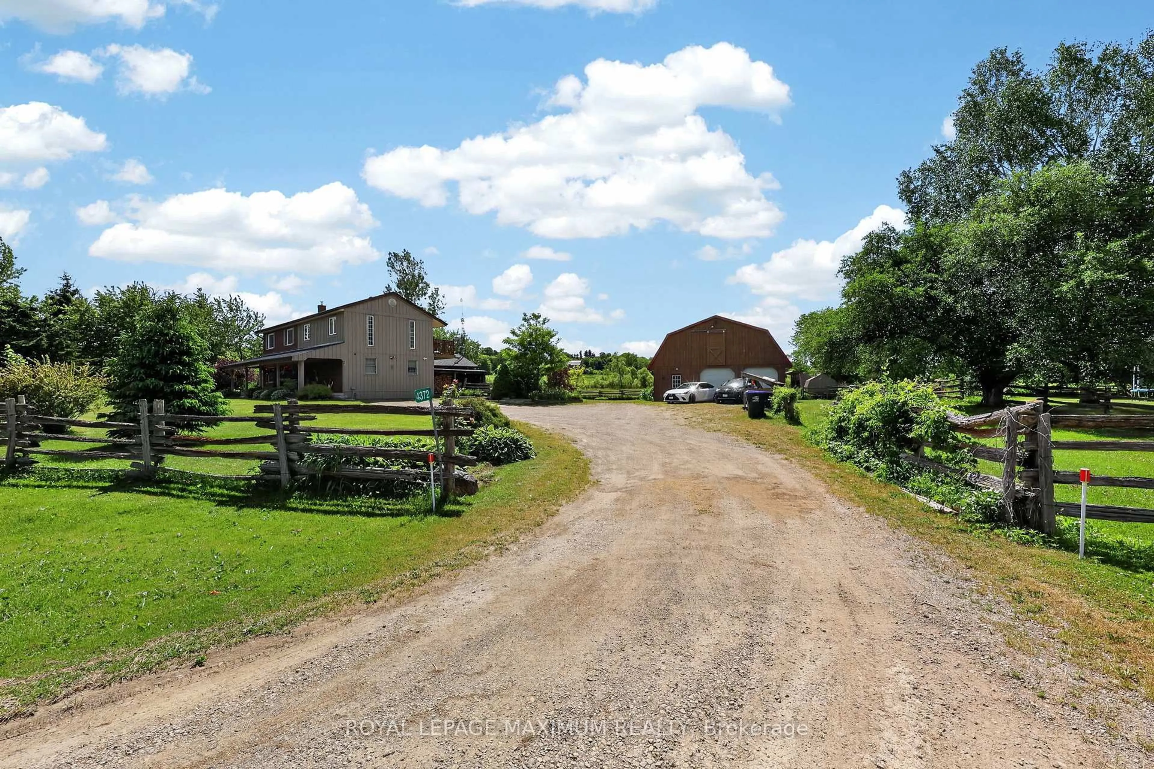 A pic from outside/outdoor area/front of a property/back of a property/a pic from drone, street for 4372 Train St, New Tecumseth Ontario L9R 1V4