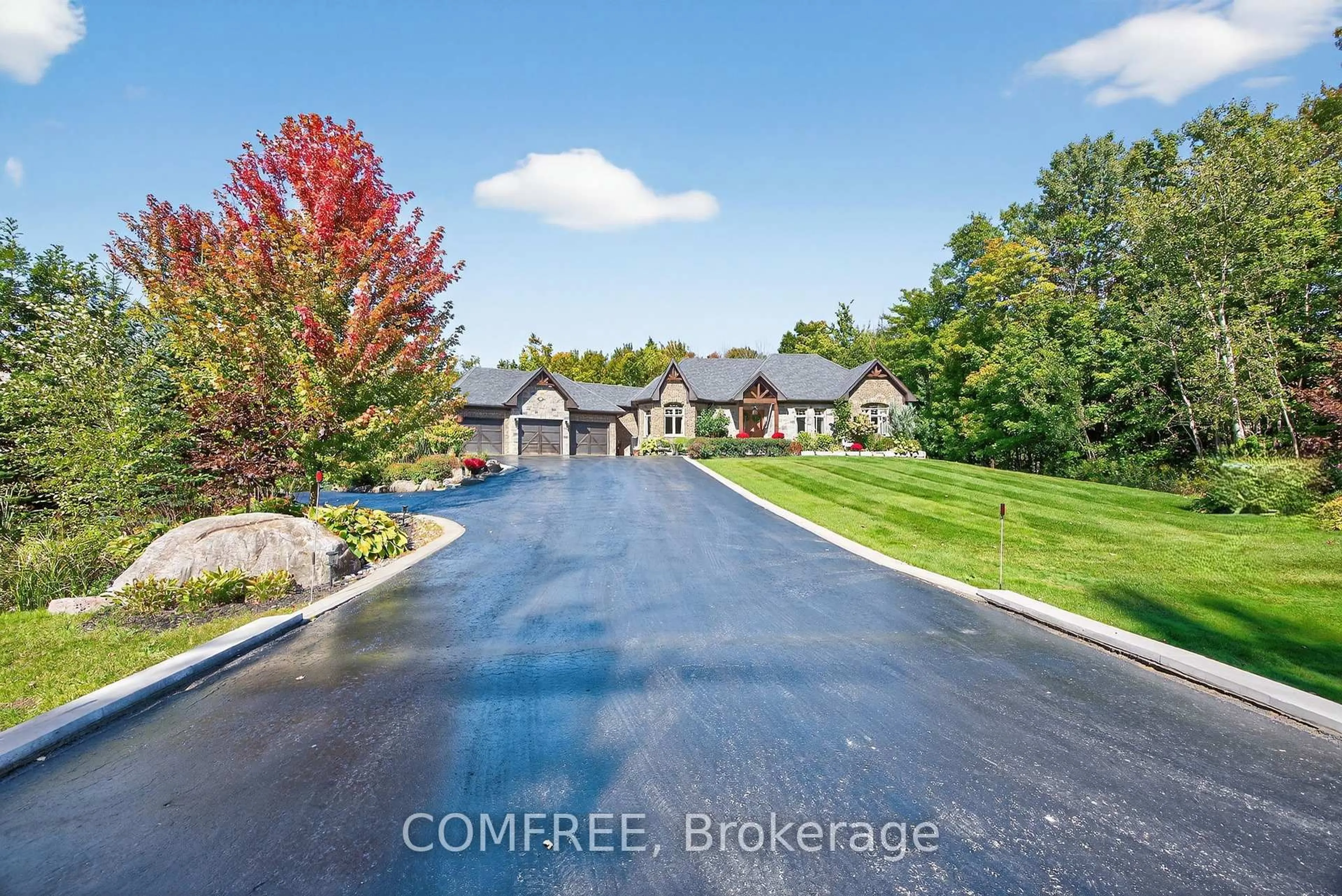A pic from outside/outdoor area/front of a property/back of a property/a pic from drone, street for 1707 Wilkinson St, Innisfil Ontario L9S 5A8