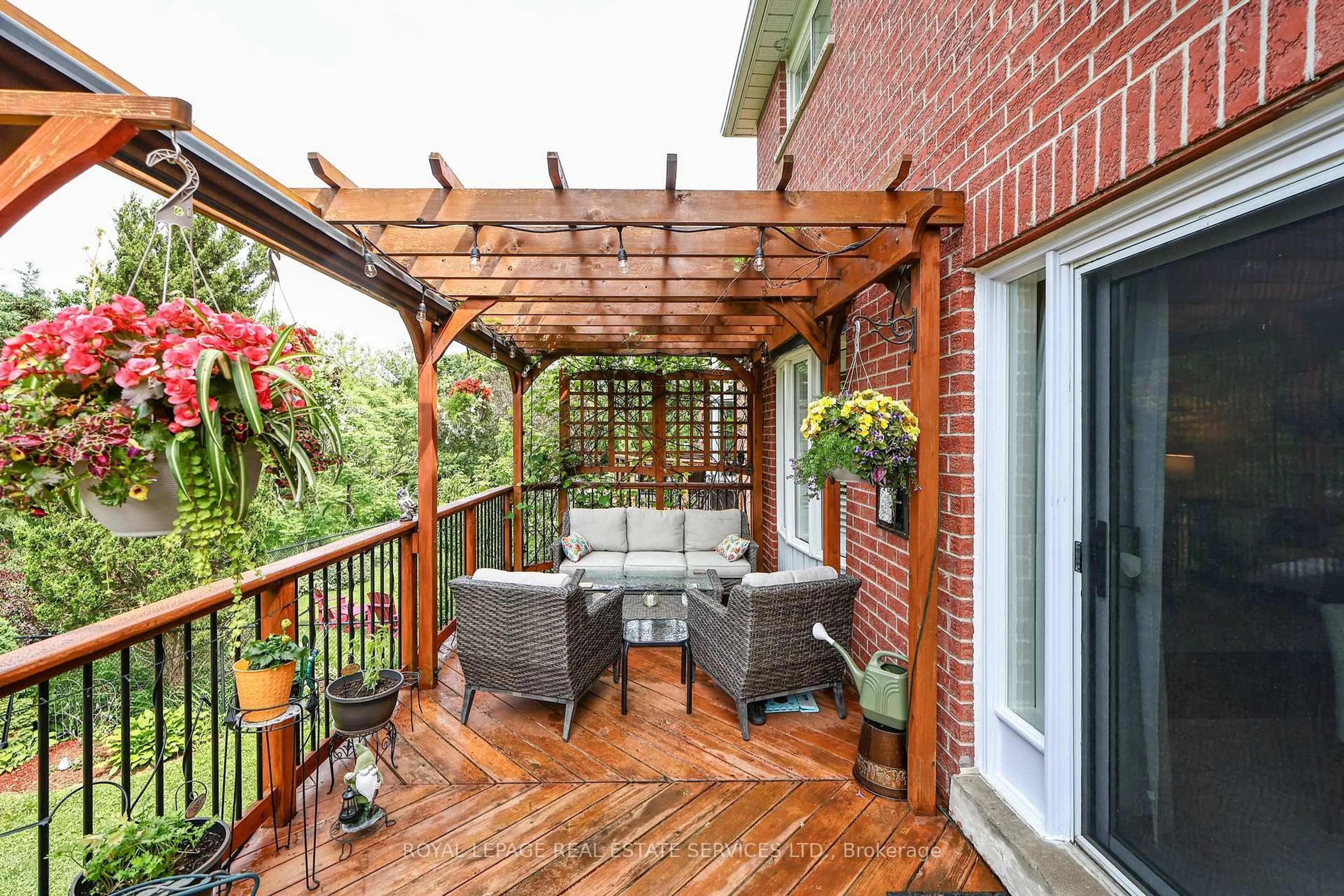 Patio, street for 10 Sandway Cres, Vaughan Ontario L6A 2M1
