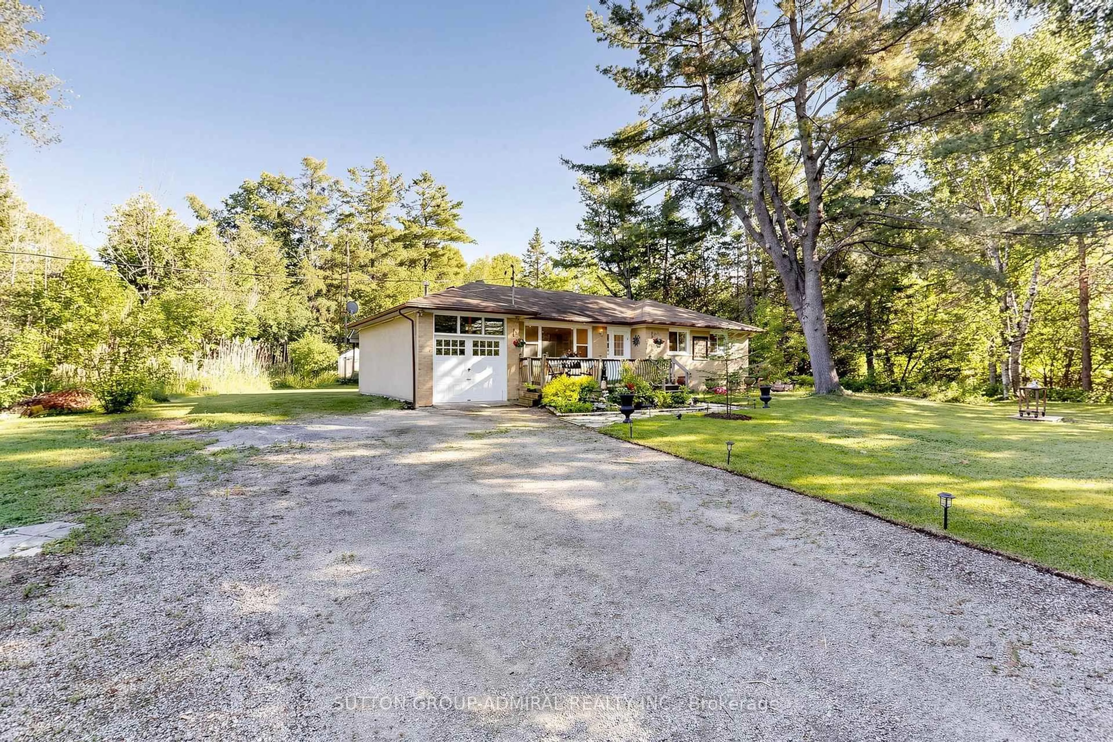 A pic from outside/outdoor area/front of a property/back of a property/a pic from drone, street for 49 Klimek Blvd, Georgina Ontario L0E 1N0