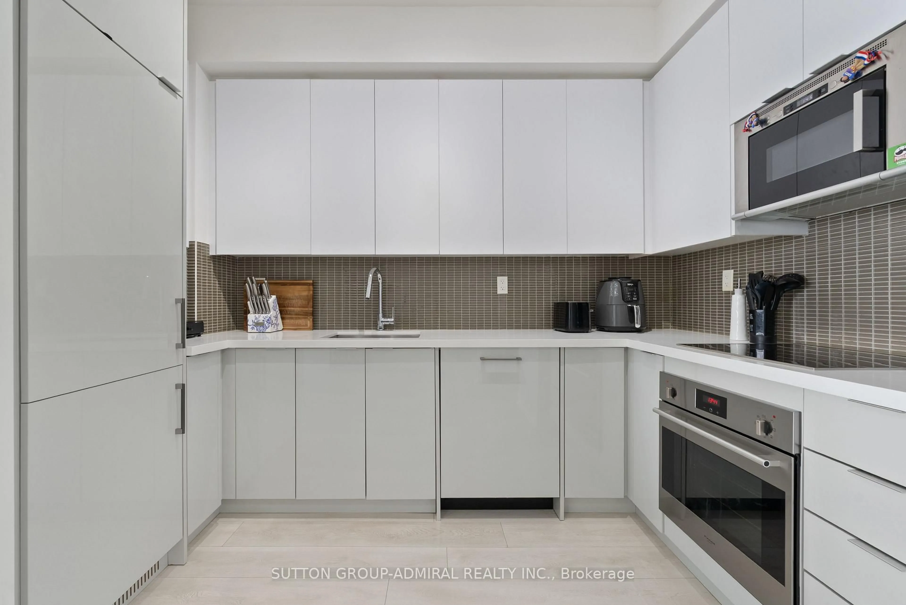 Standard kitchen, ceramic/tile floor for 2916 Highway 7 #1104, Vaughan Ontario L4K 0K6