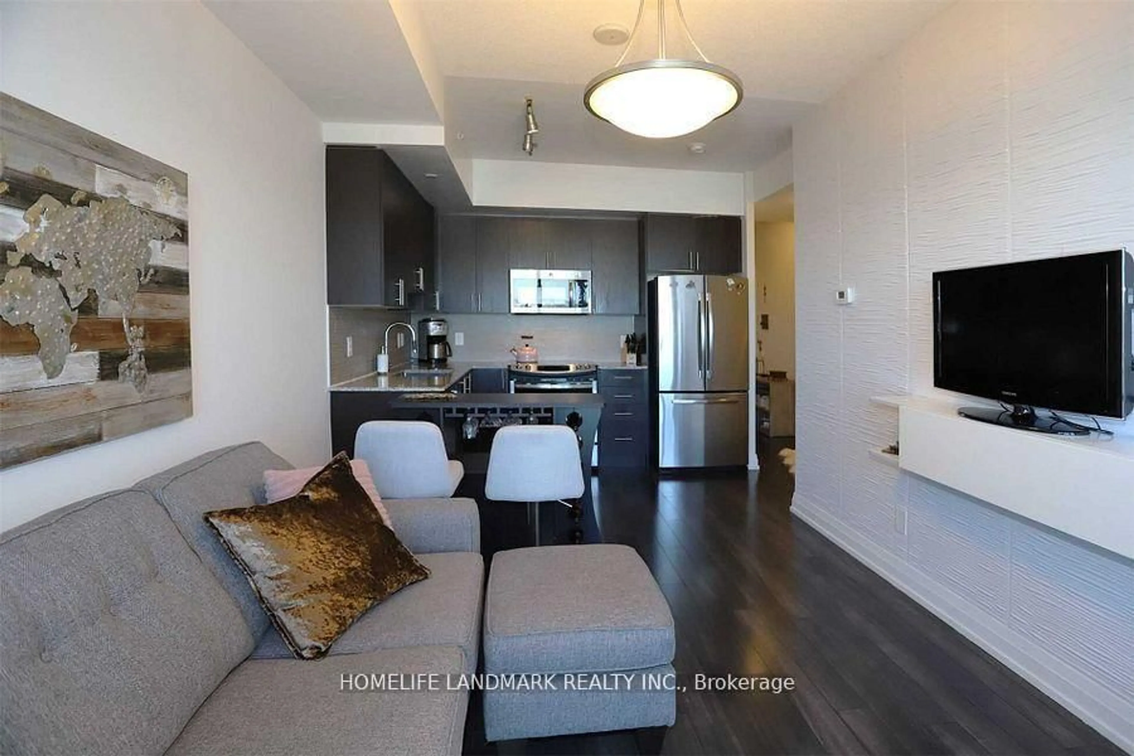 Open concept kitchen, wood/laminate floor for 7165 Yonge St #635, Markham Ontario L3T 0C9
