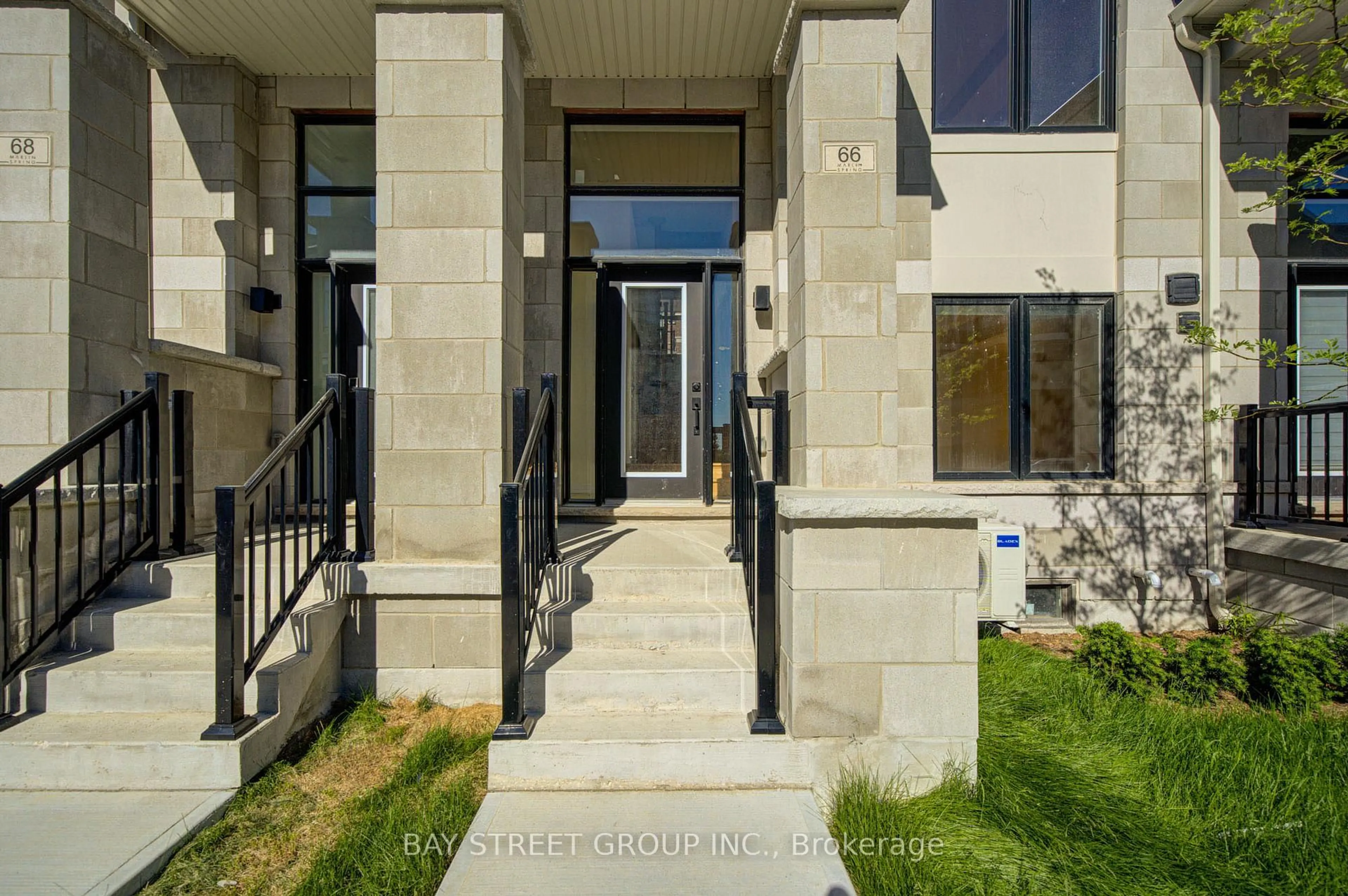 Indoor entryway for 66 Millman Lane, Richmond Hill Ontario L4S 0P8