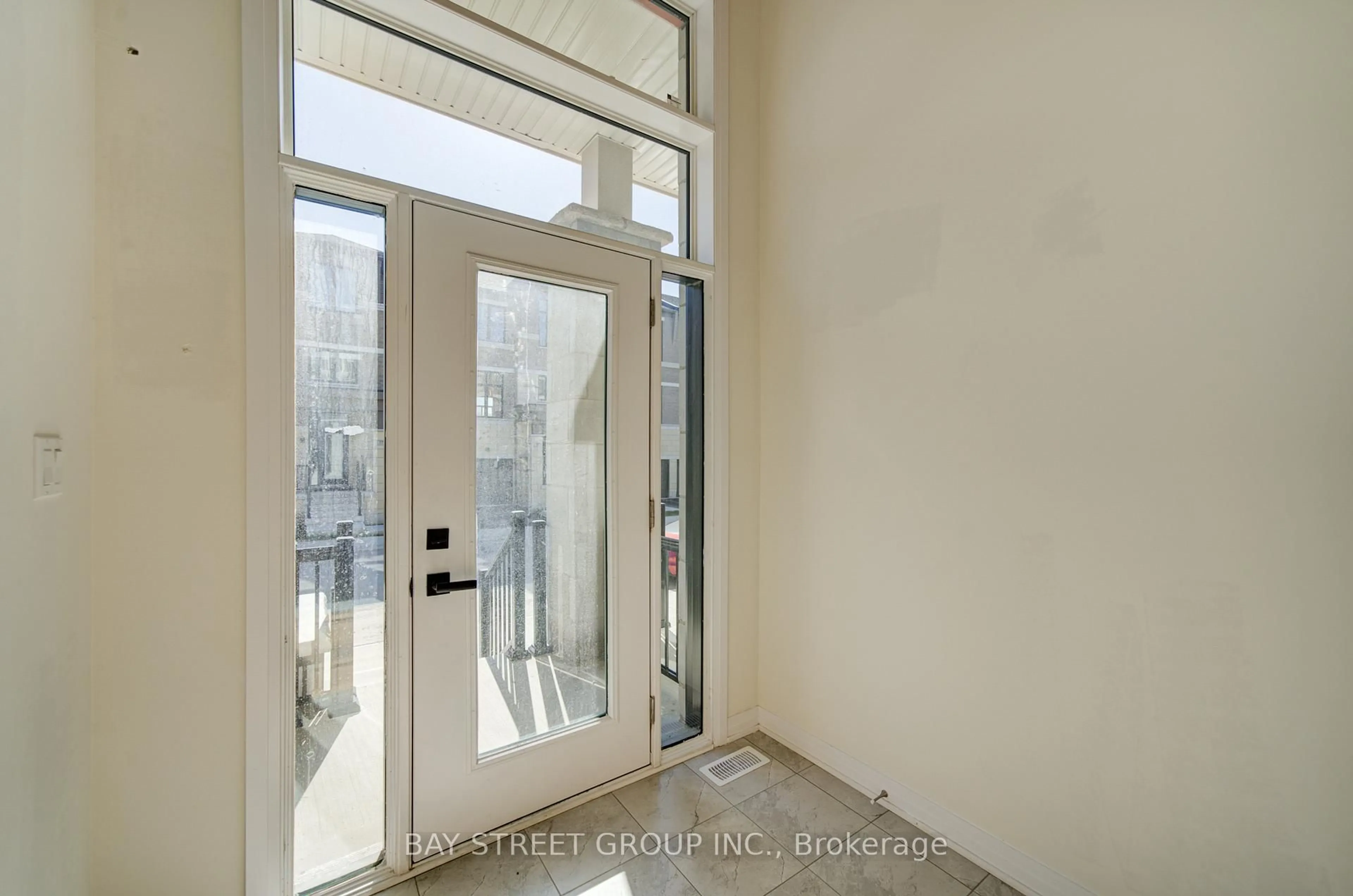 Indoor entryway for 66 Millman Lane, Richmond Hill Ontario L4S 0P8