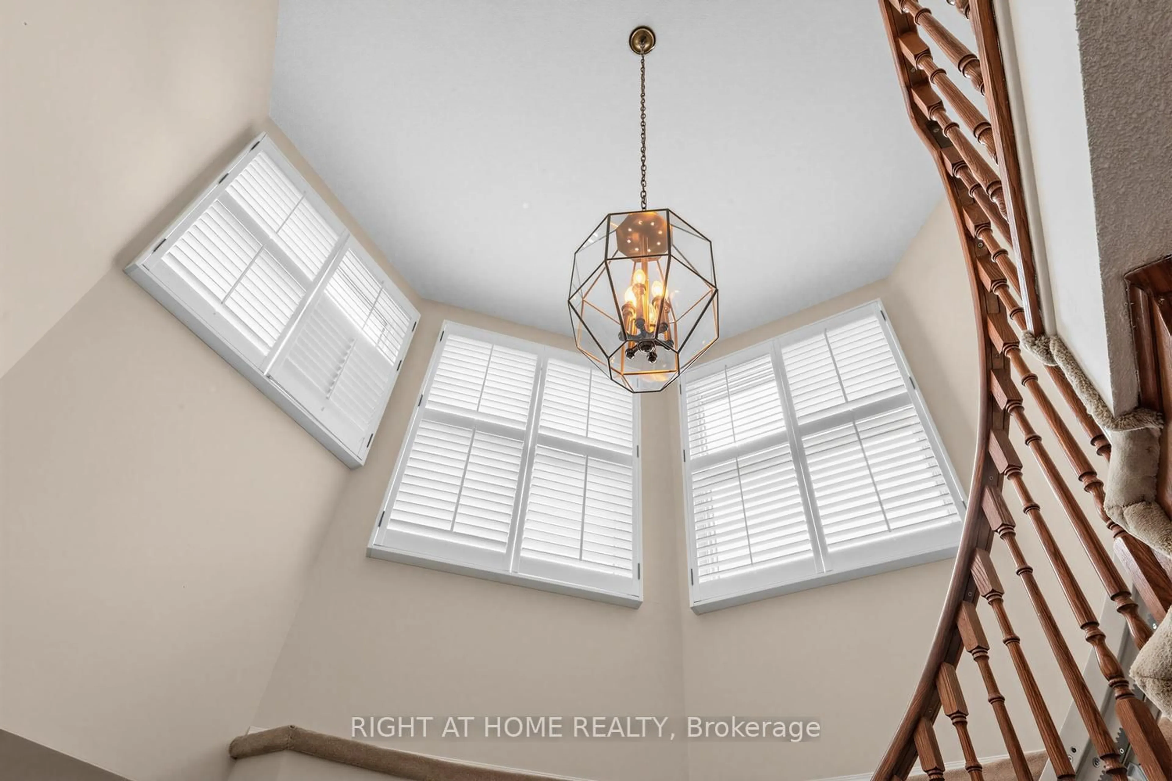 Unknown for 10 Parklawn Cres, Markham Ontario L3T 6X1