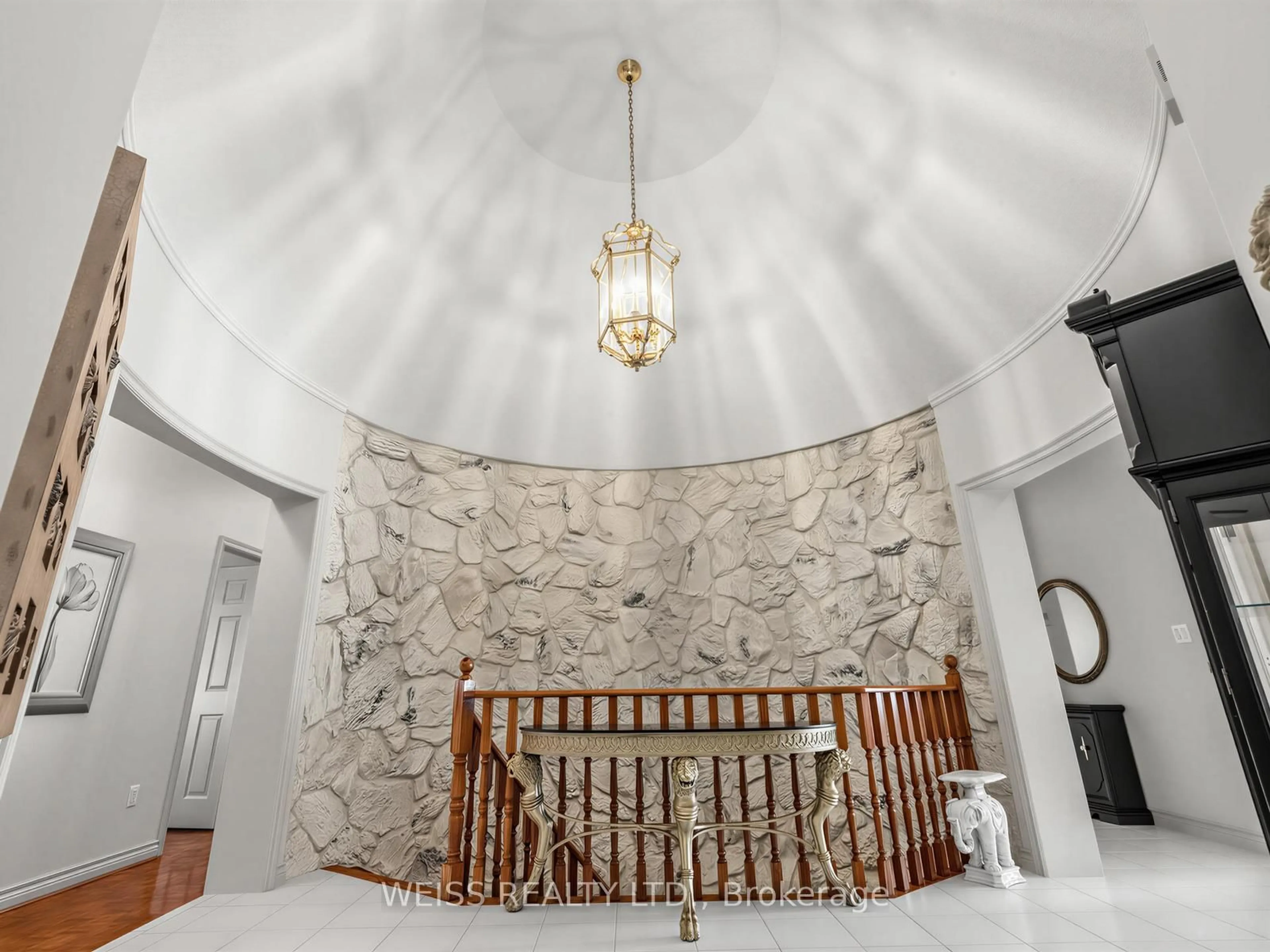Indoor foyer for 238 Bourbon St, Vaughan Ontario L4L 6Z2