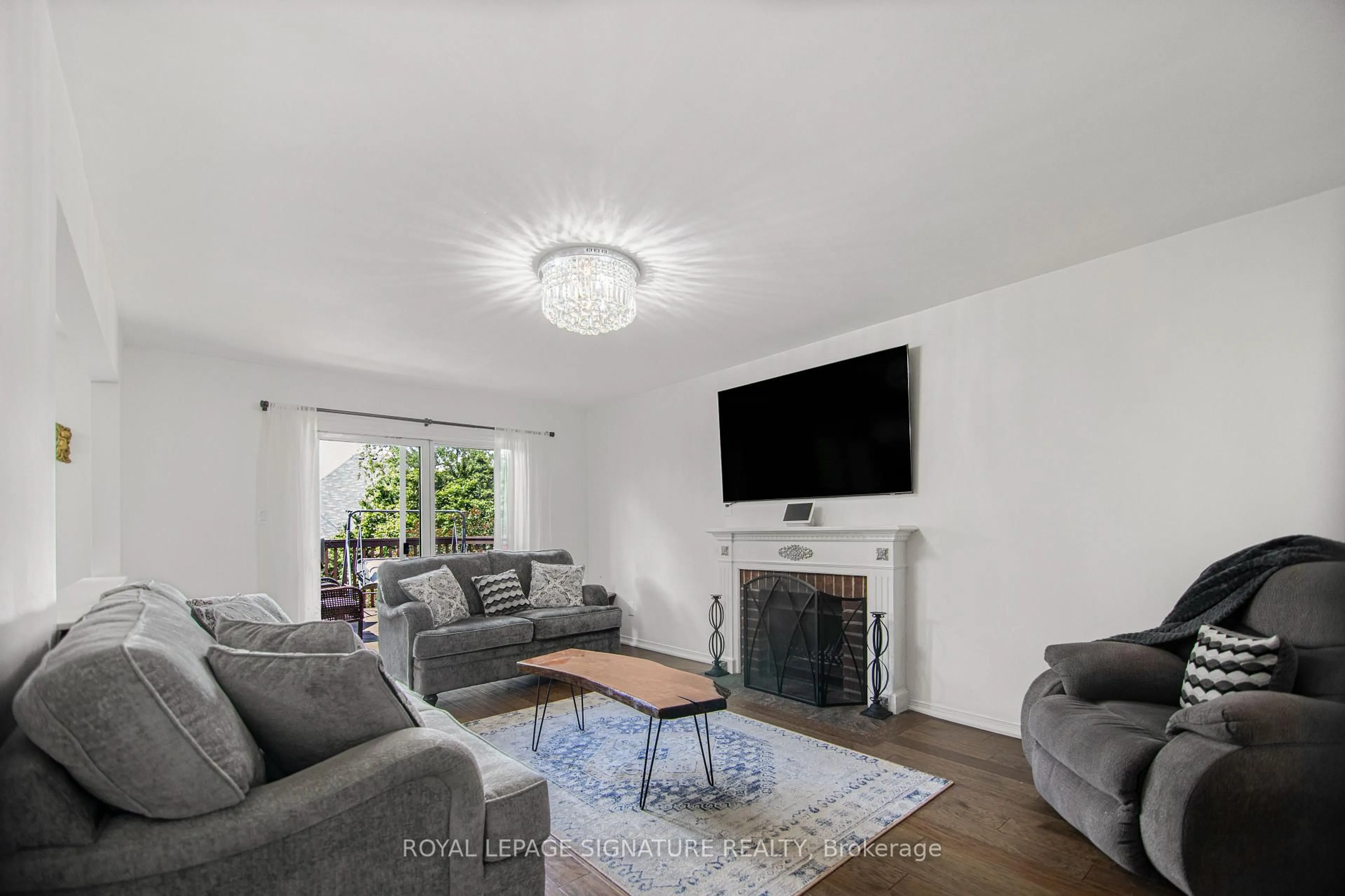 Living room with furniture, unknown for 432 Alex Doner Dr, Newmarket Ontario L3X 1C5