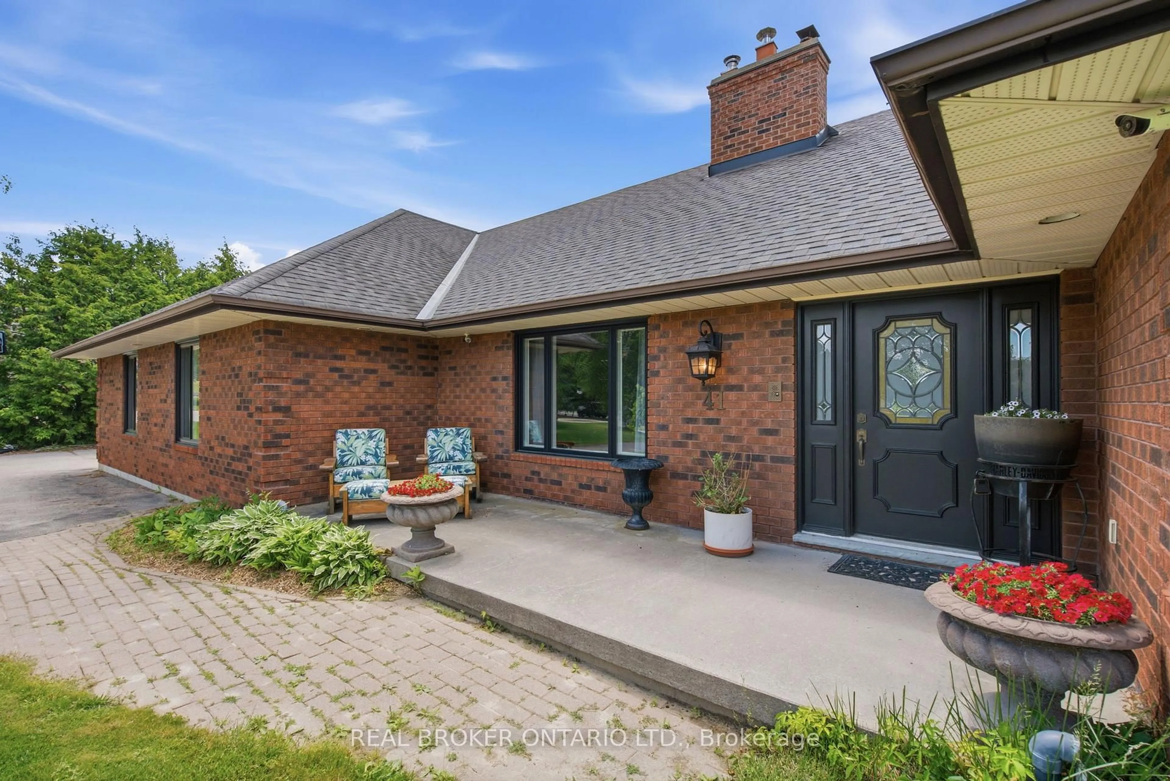 Home with brick exterior material, street for 41 Mill Run Gate, Uxbridge Ontario L9P 1R1