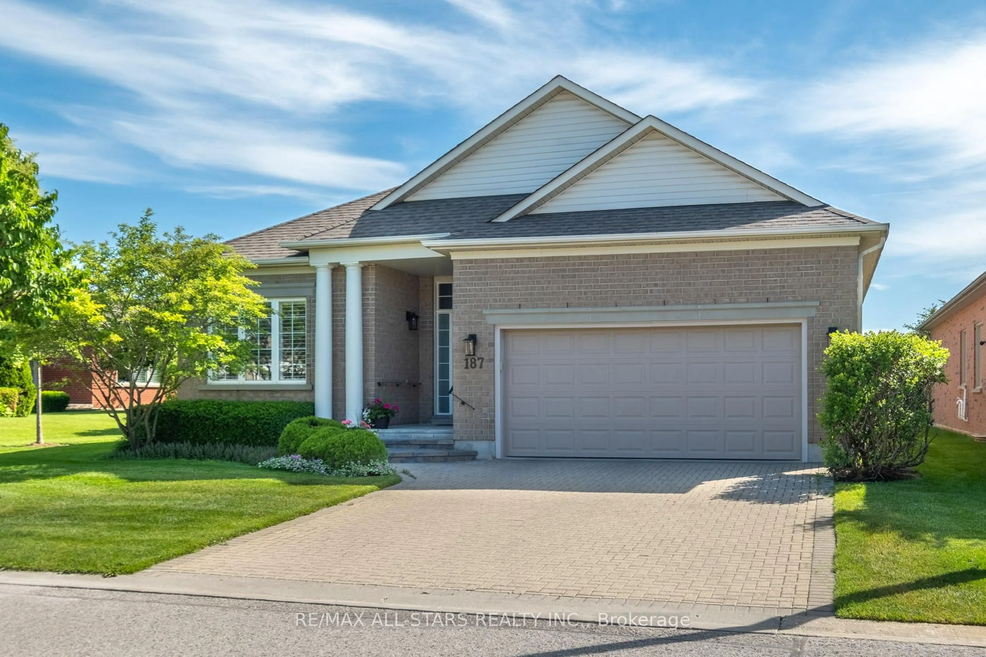 Home with vinyl exterior material, street for 187 Bobby Locke Lane, Whitchurch-Stouffville Ontario L4A 1R3