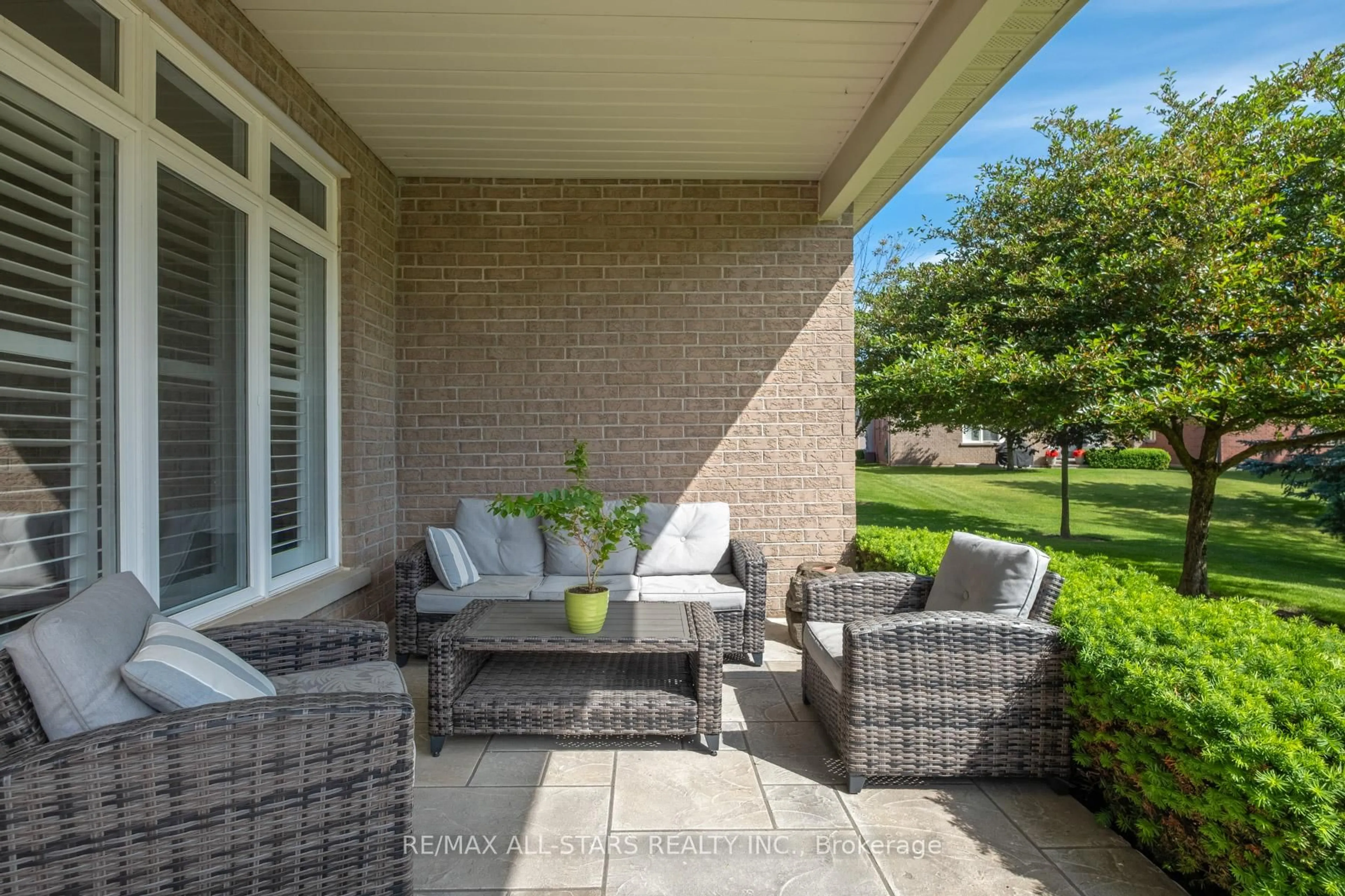 Patio, street for 187 Bobby Locke Lane, Whitchurch-Stouffville Ontario L4A 1R3