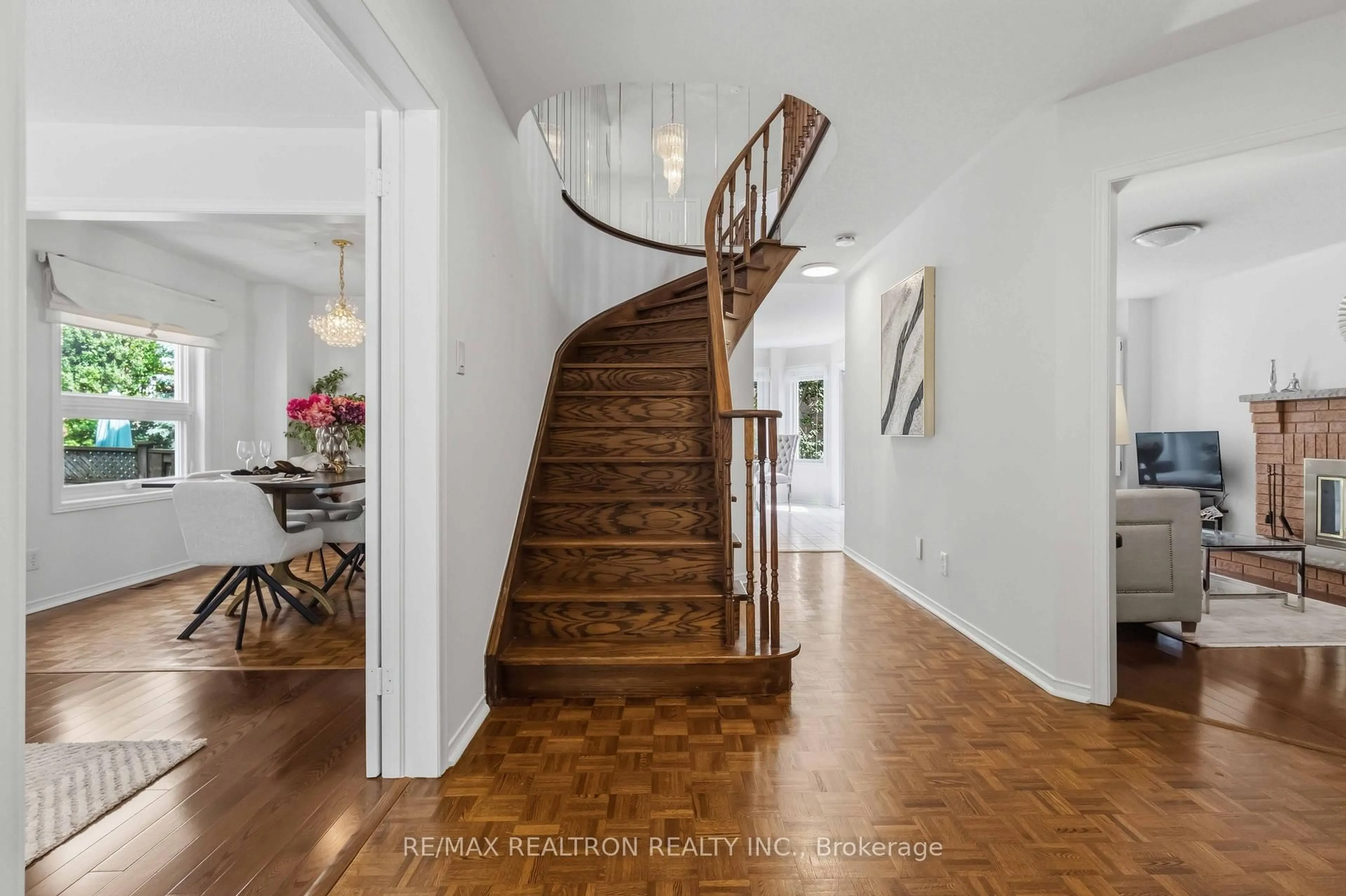 Unknown for 857 Hollander Rd, Newmarket Ontario L3Y 8H4