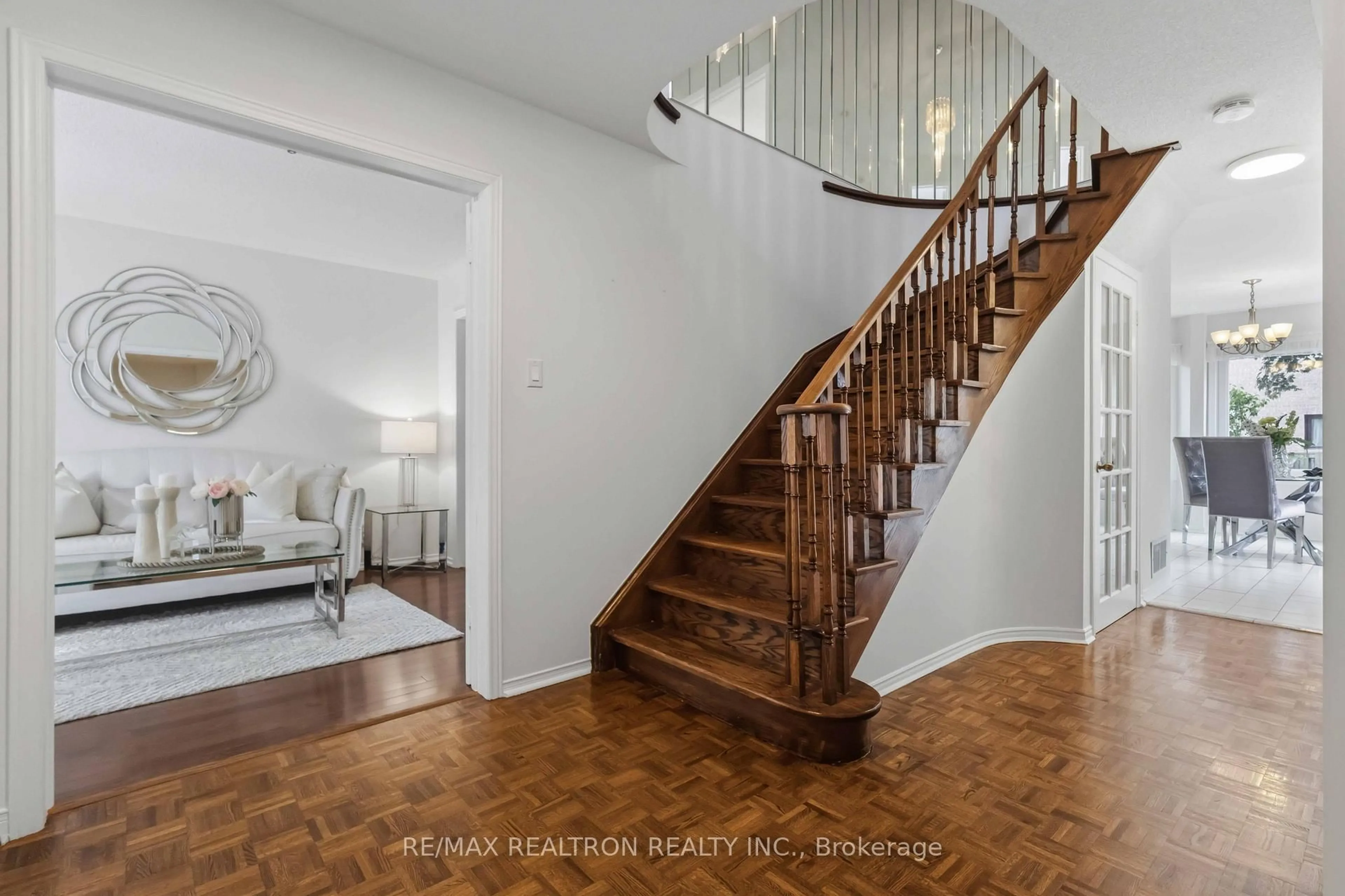 Unknown for 857 Hollander Rd, Newmarket Ontario L3Y 8H4
