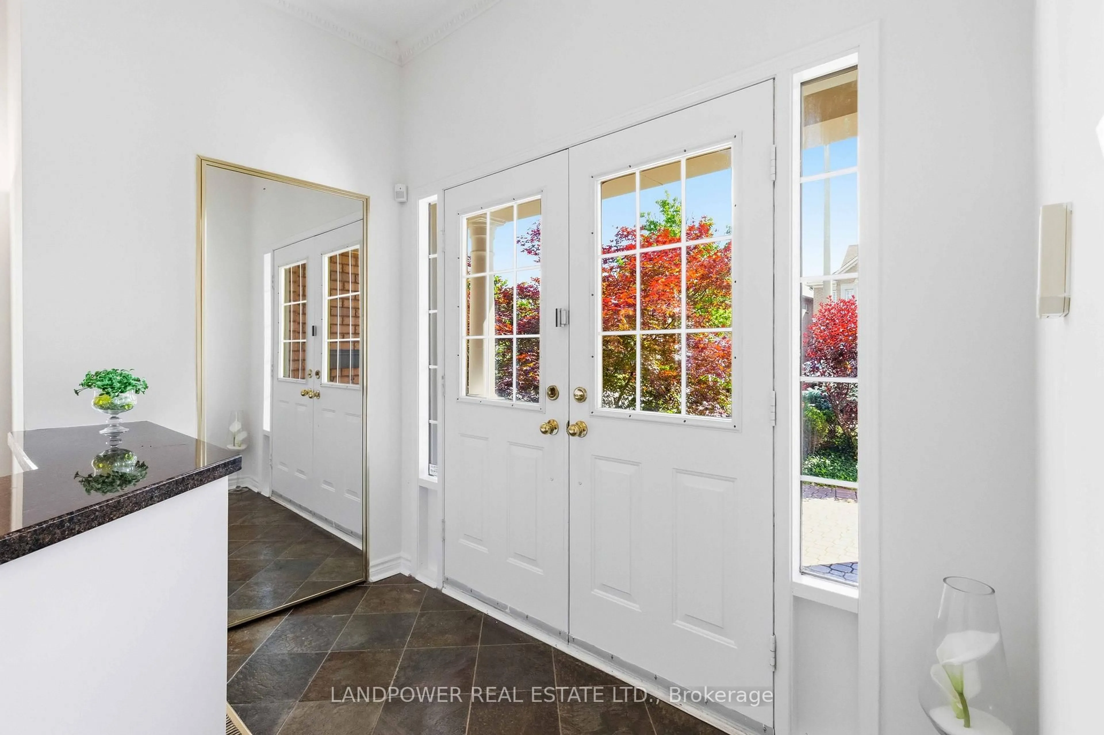Indoor entryway for 55 Garland Cres, Richmond Hill Ontario L4S 1X1