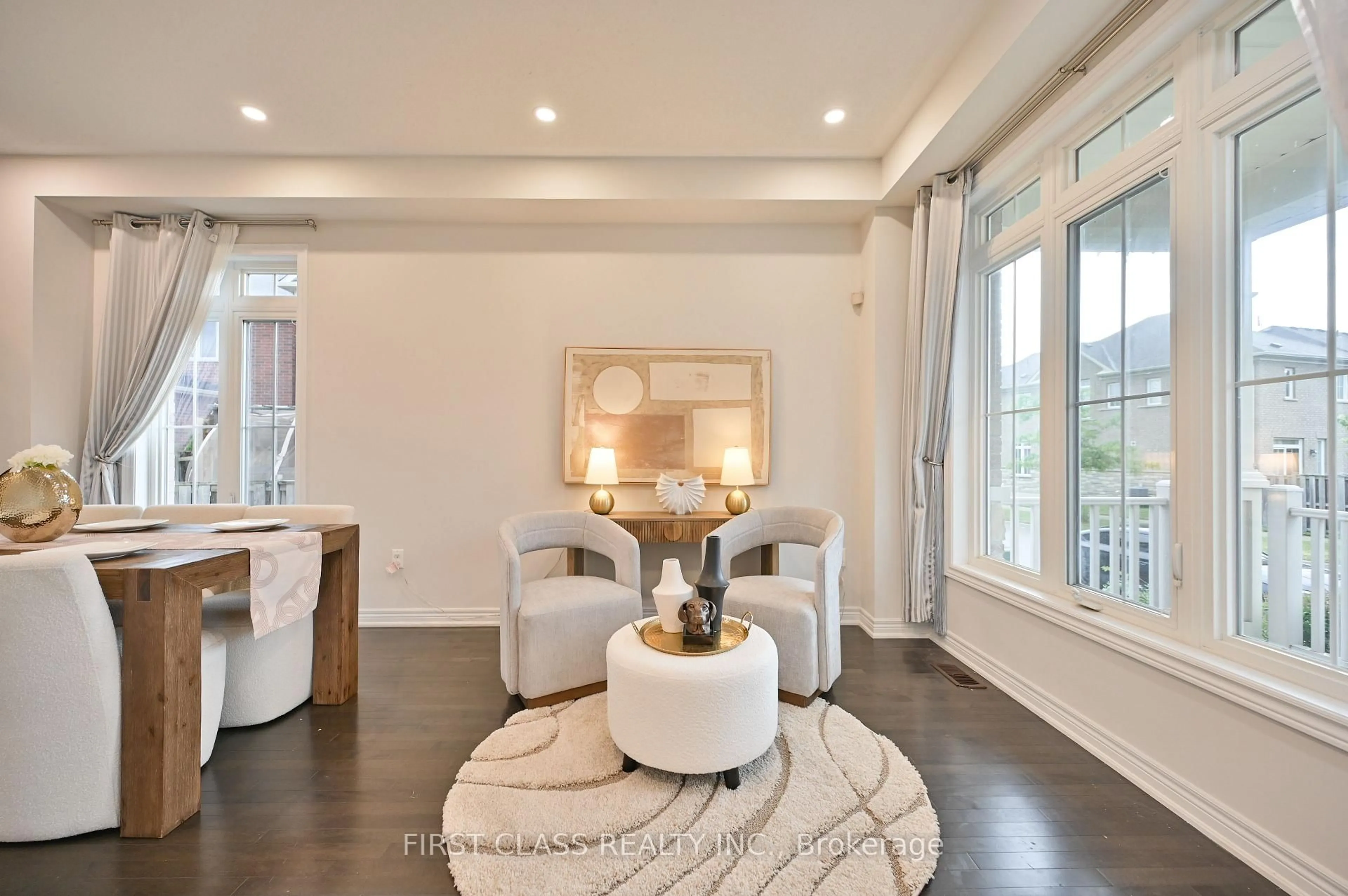 Living room with furniture, unknown for 17 Chao Cres, Richmond Hill Ontario L4E 0P4