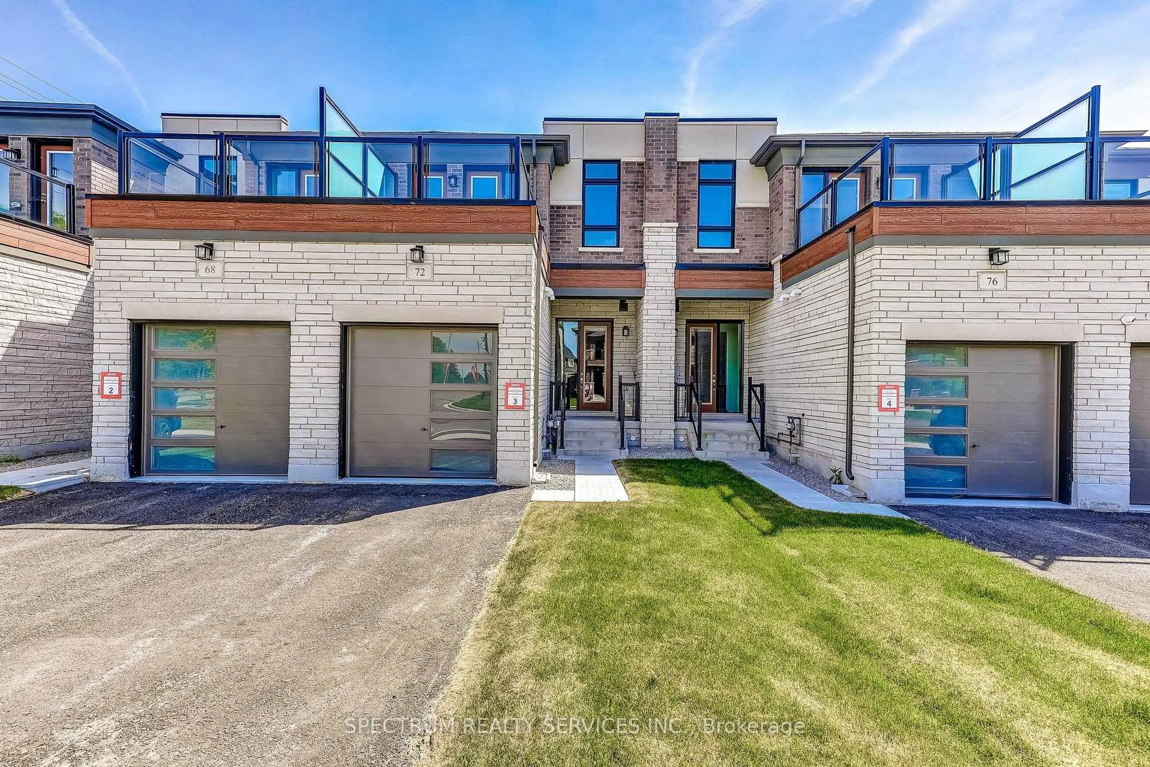 Home with brick exterior material, unknown for 72 Adario Cres, Vaughan Ontario L3L 0G3