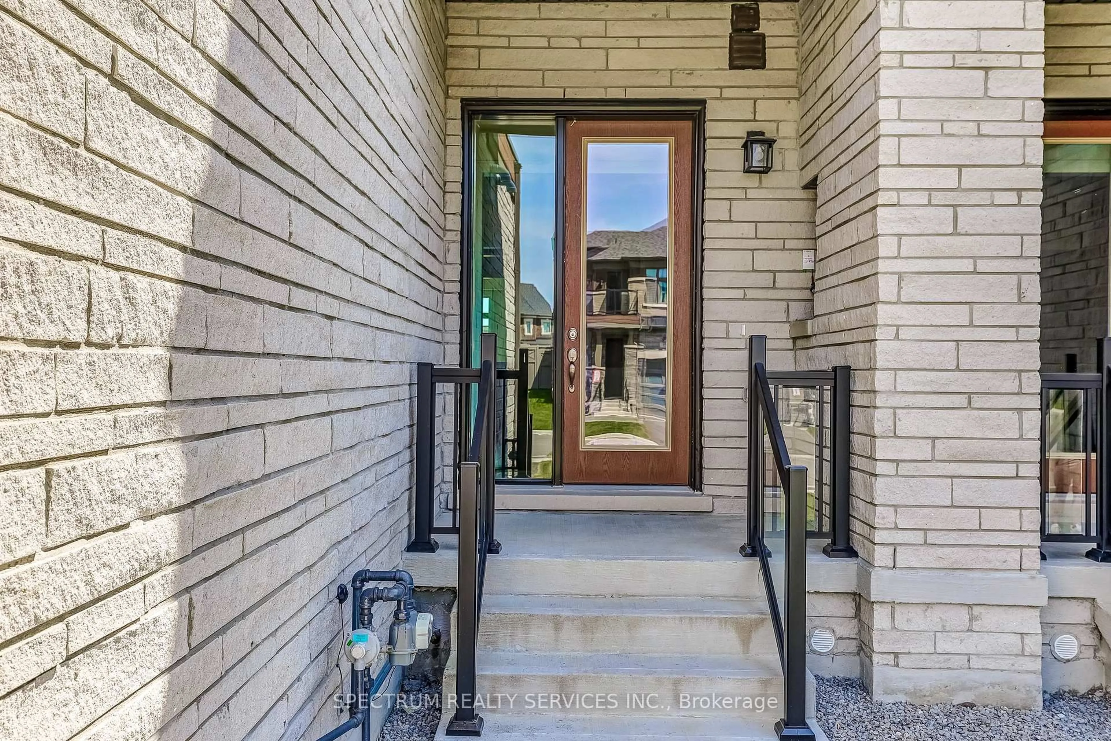 Indoor entryway for 72 Adario Cres, Vaughan Ontario L3L 0G3