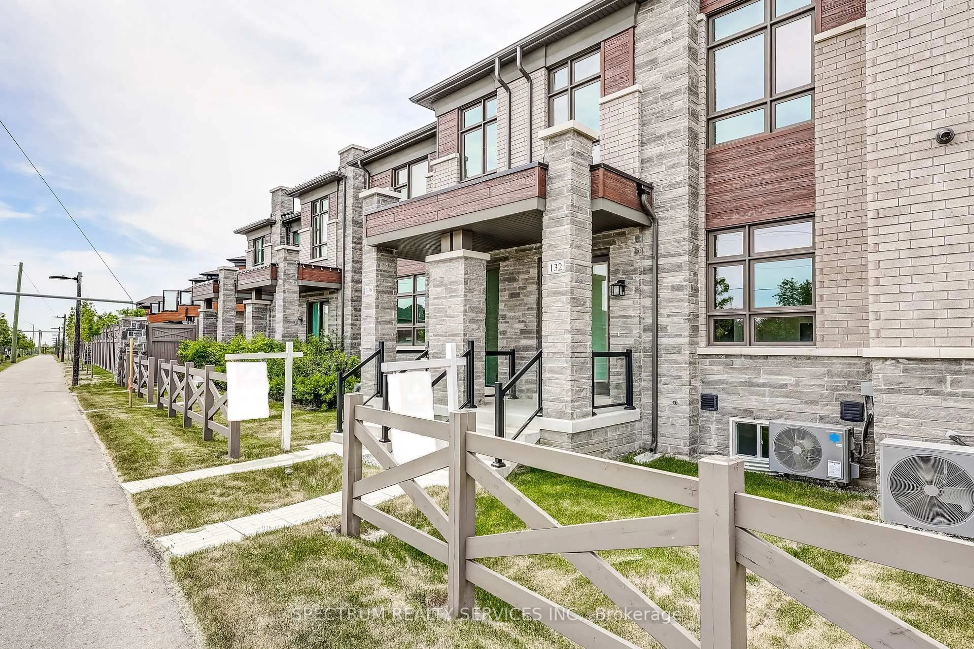 Unknown for 132 Adario Cres, Vaughan Ontario L4H 4P7