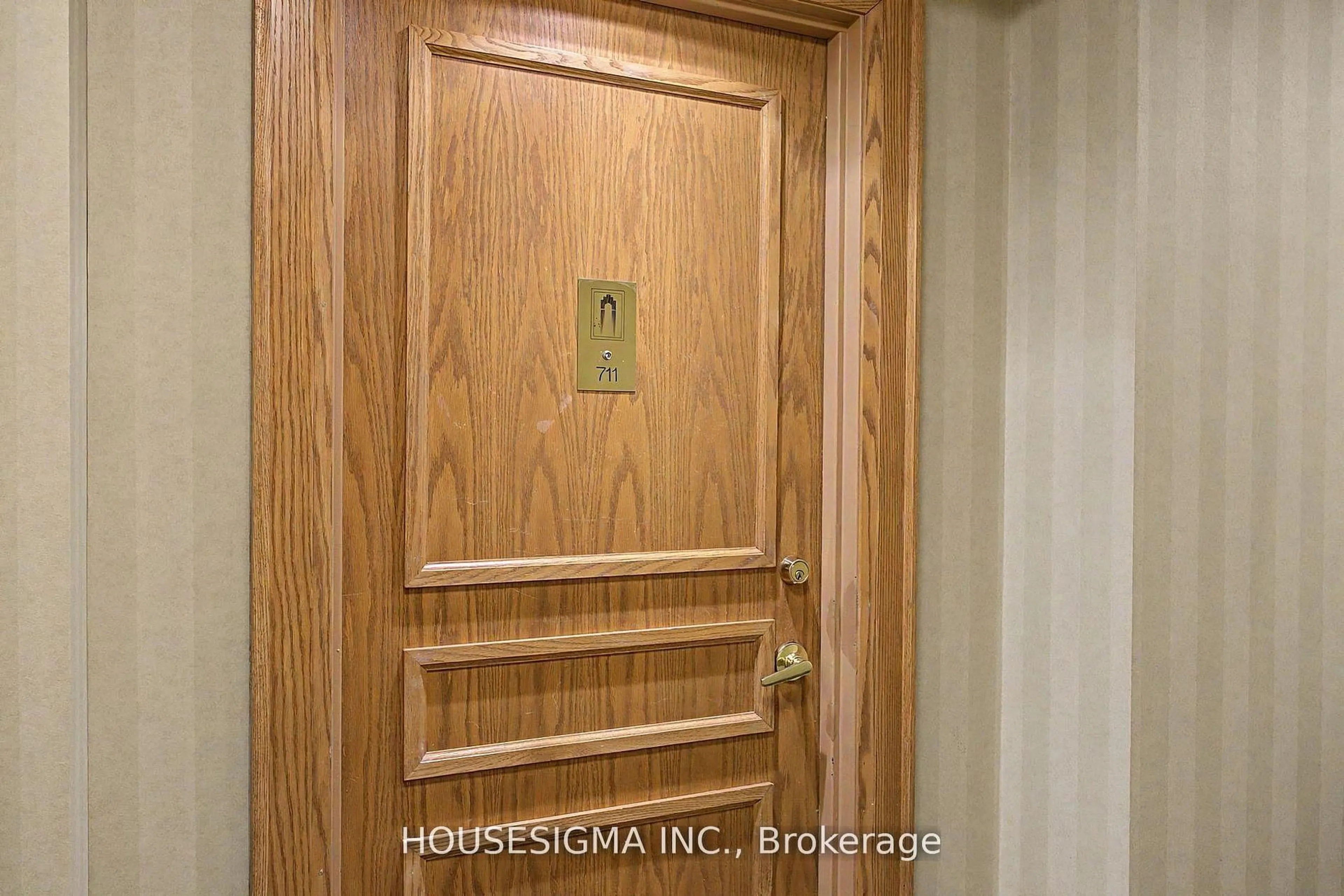 Indoor entryway for 9 Northern Heights Dr #711, Richmond Hill Ontario L4B 4M5