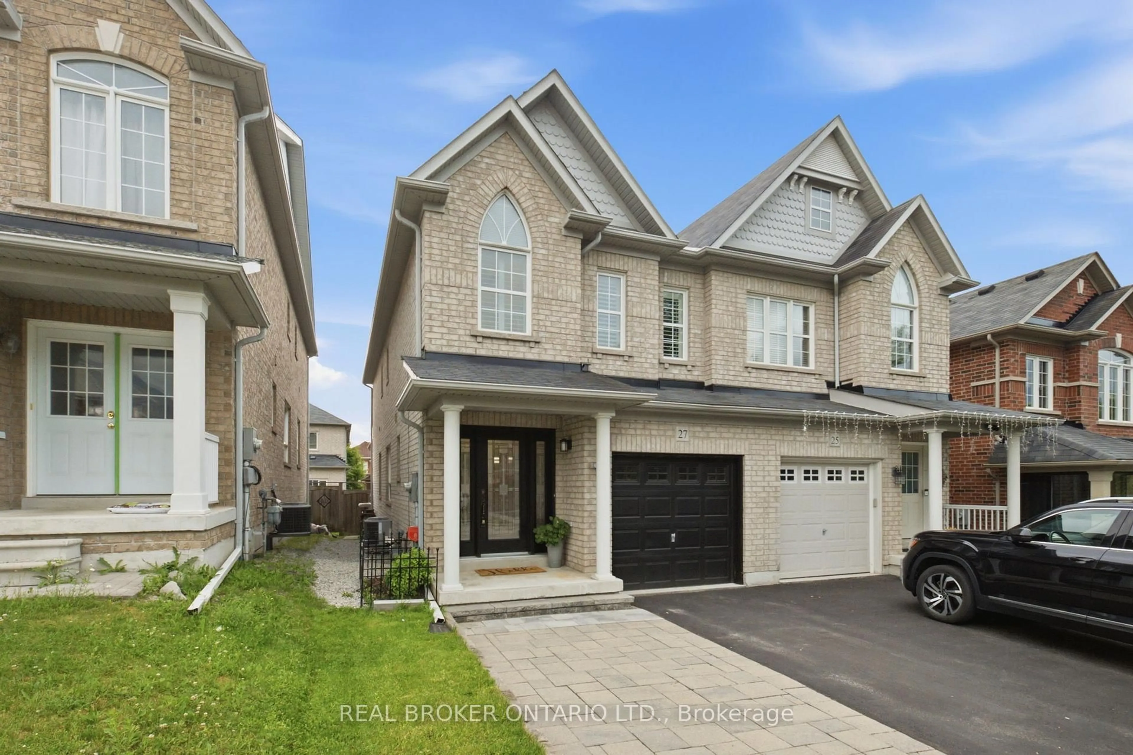 Home with brick exterior material, street for 27 Harvest Hills Blvd, East Gwillimbury Ontario L9N 0A6