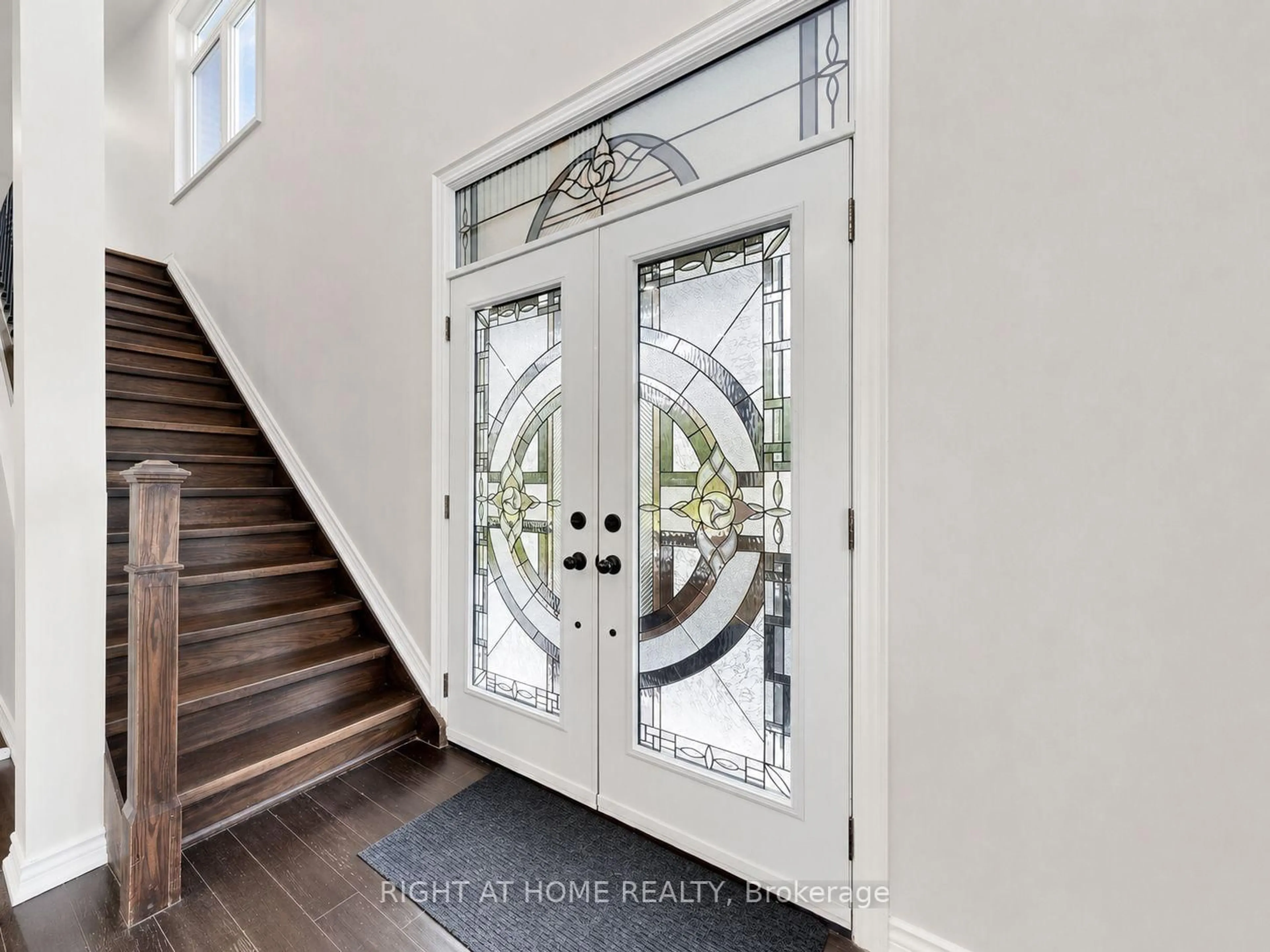 Indoor entryway for 637 Simcoe St, Brock Ontario L0K 1A0