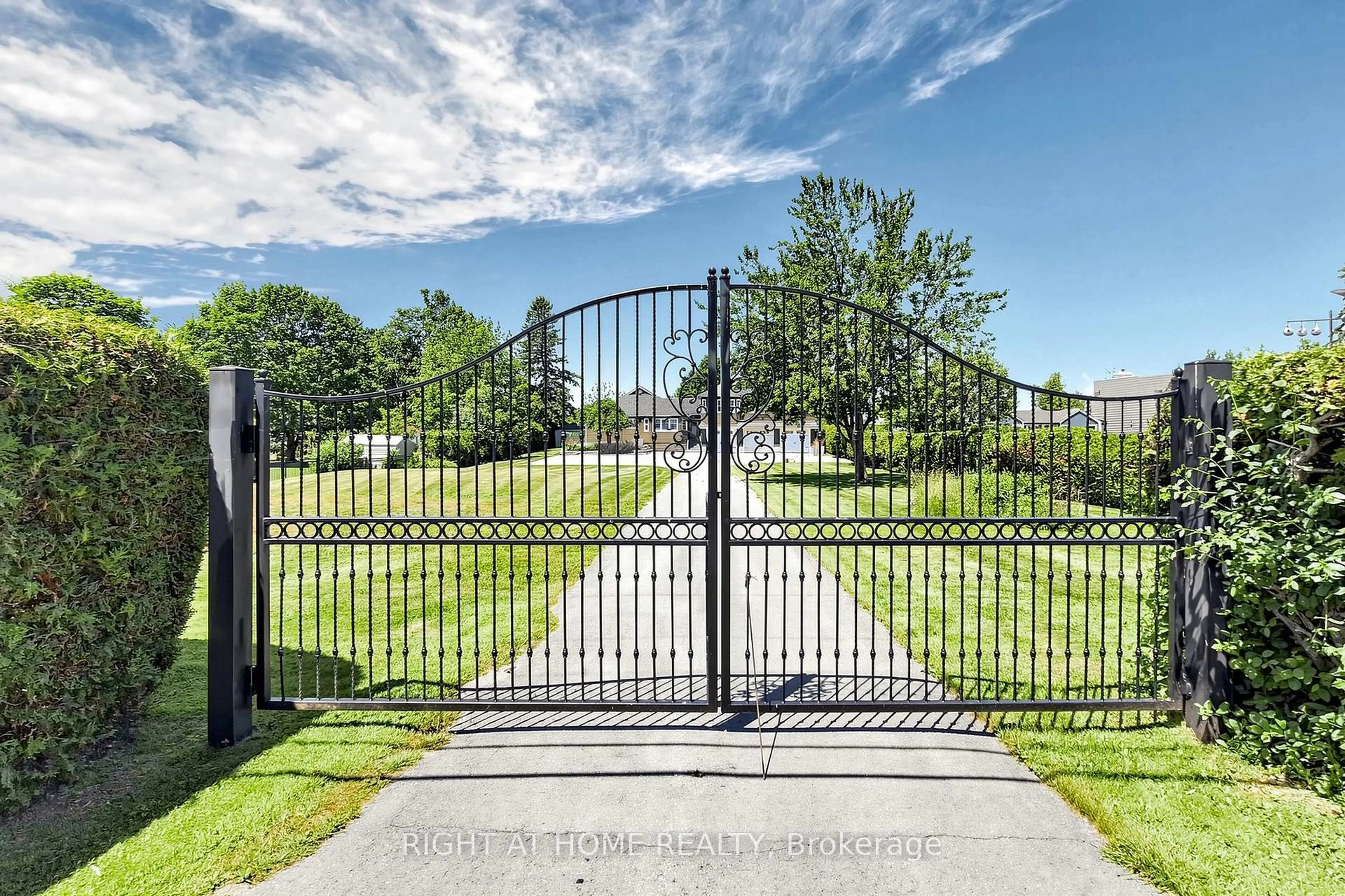 A pic from outside/outdoor area/front of a property/back of a property/a pic from drone, street for 25904 Maple Beach Rd, Brock Ontario L0K 1A0