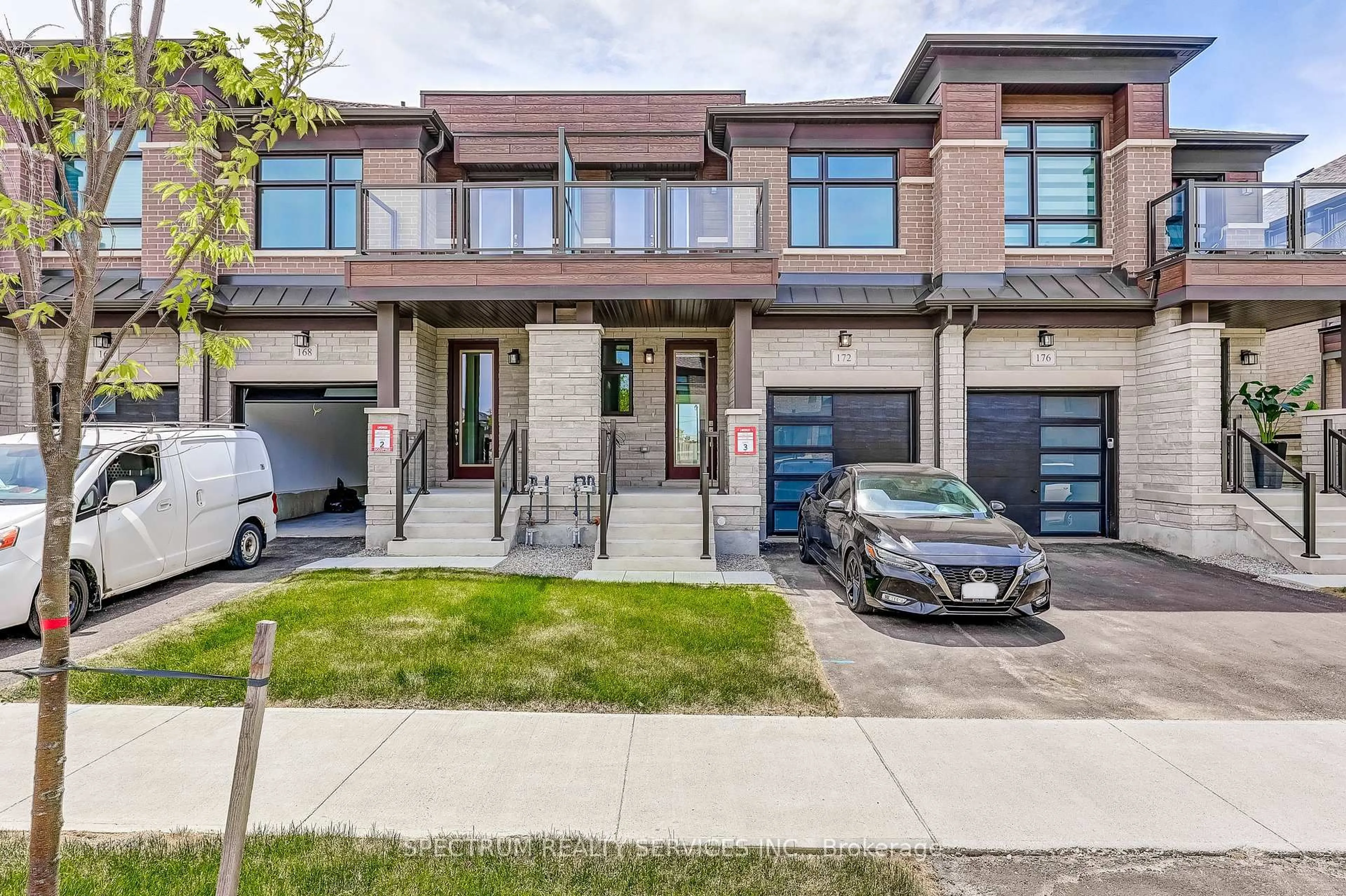 Home with brick exterior material, street for 172 Adario Cres, Vaughan Ontario L3L 0G3