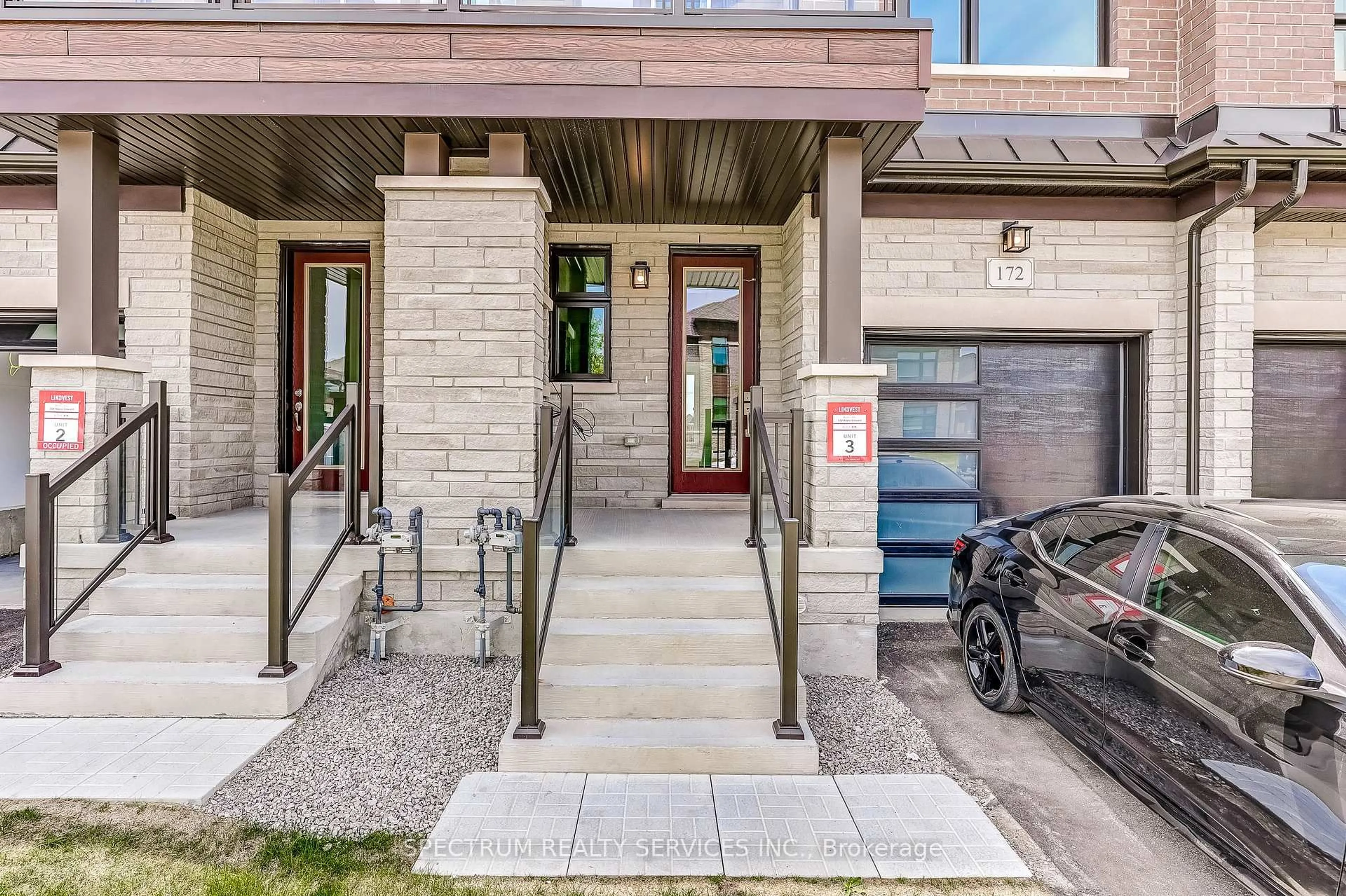 Indoor entryway for 172 Adario Cres, Vaughan Ontario L3L 0G3