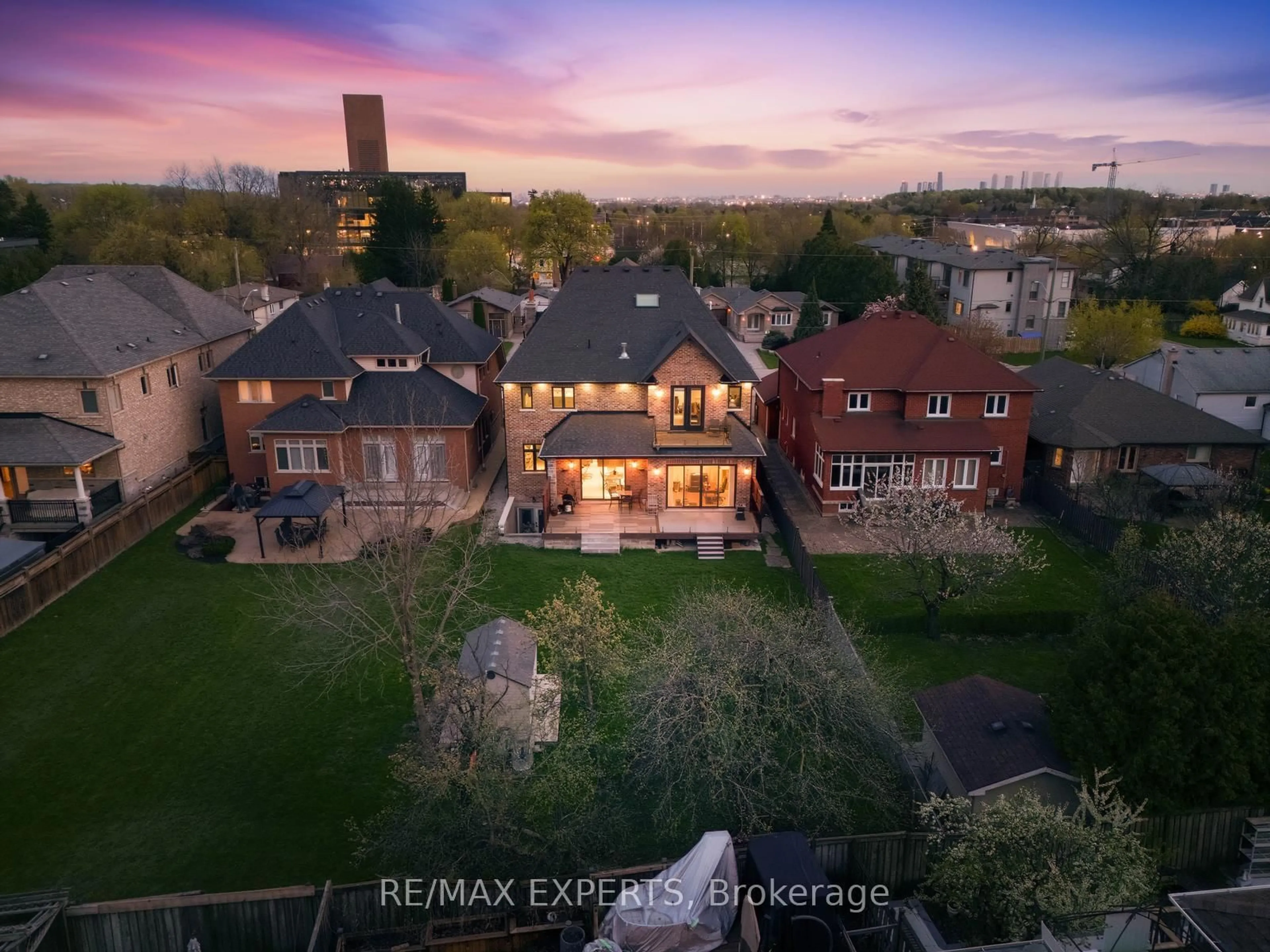 A pic from outside/outdoor area/front of a property/back of a property/a pic from drone, unknown for 38 Railway St, Vaughan Ontario L6A 1P7