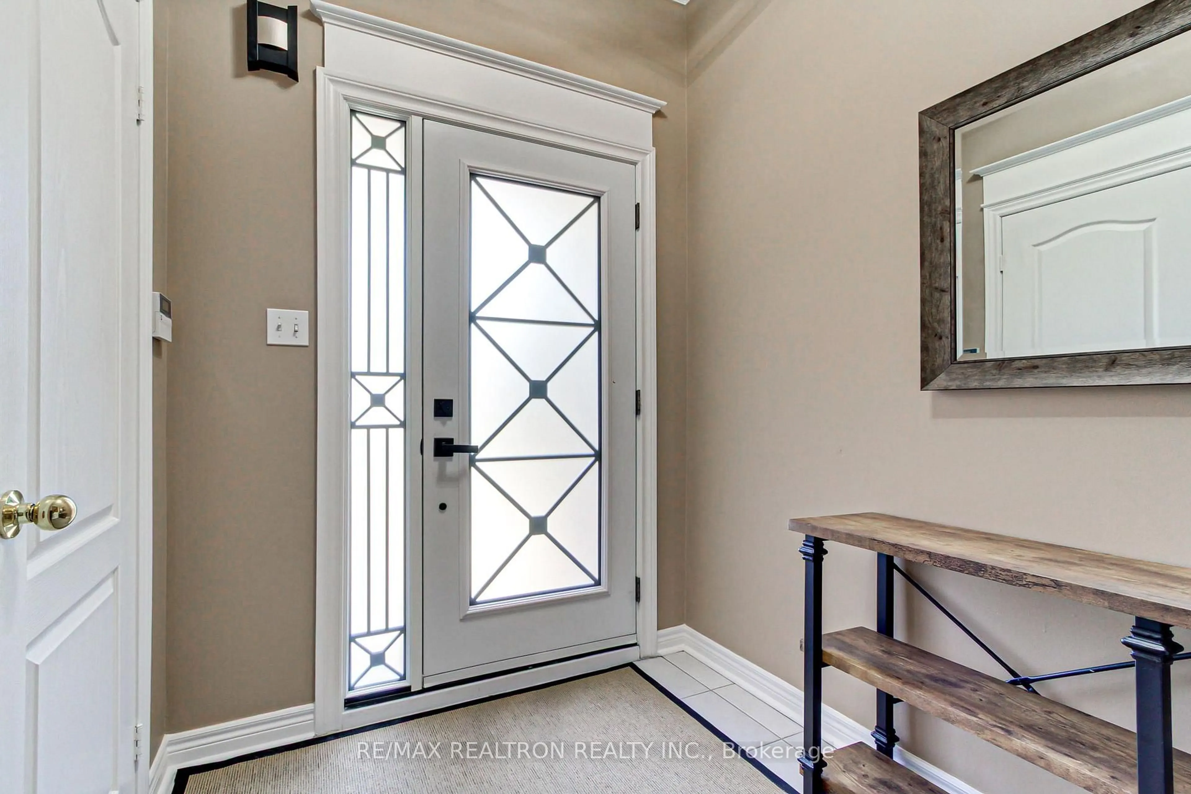 Indoor entryway for 233 Denise Circ, Newmarket Ontario L3X 2K2