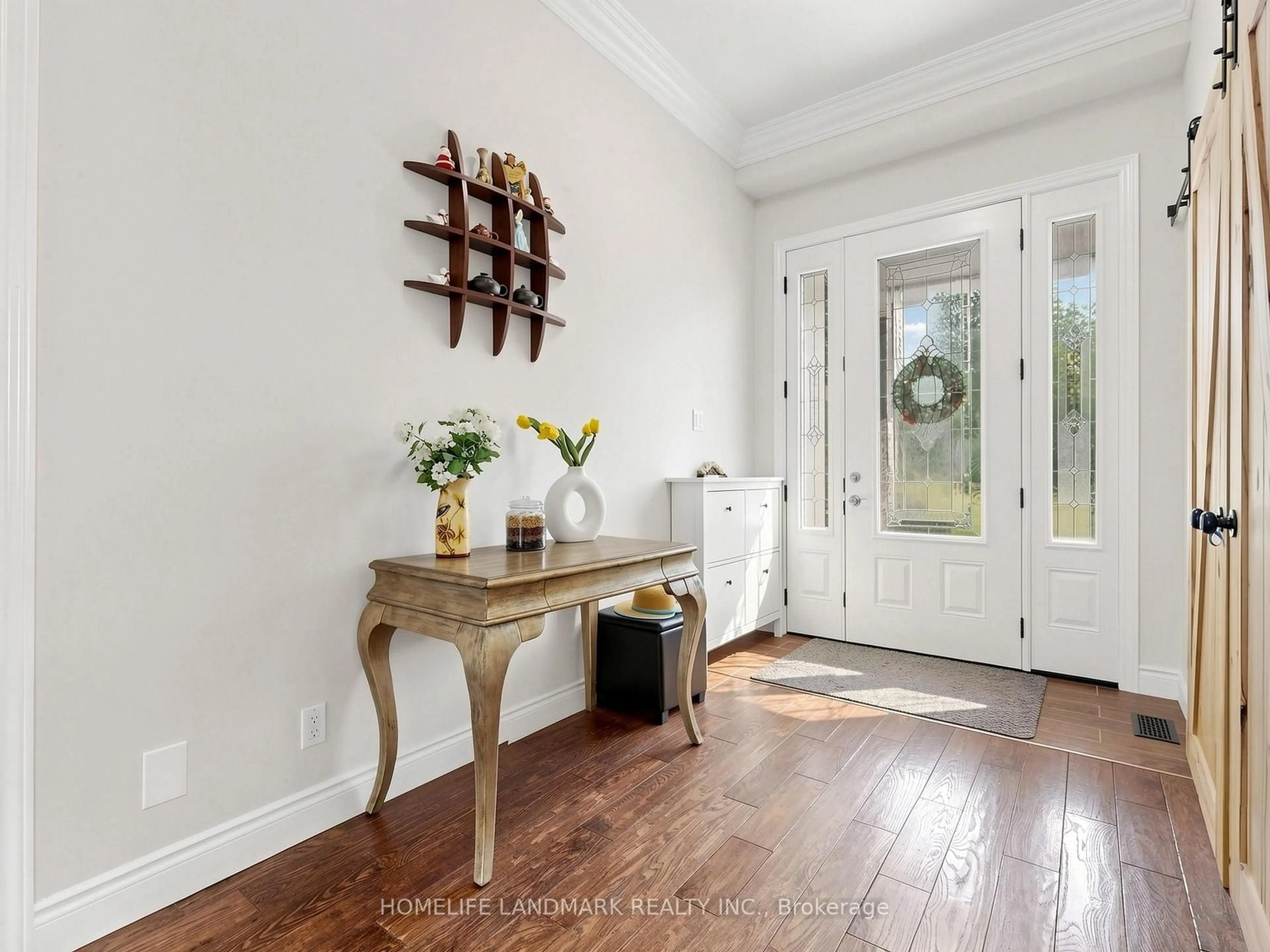 Indoor entryway for 133 Cooks Bay Dr, Georgina Ontario L4P 2M2