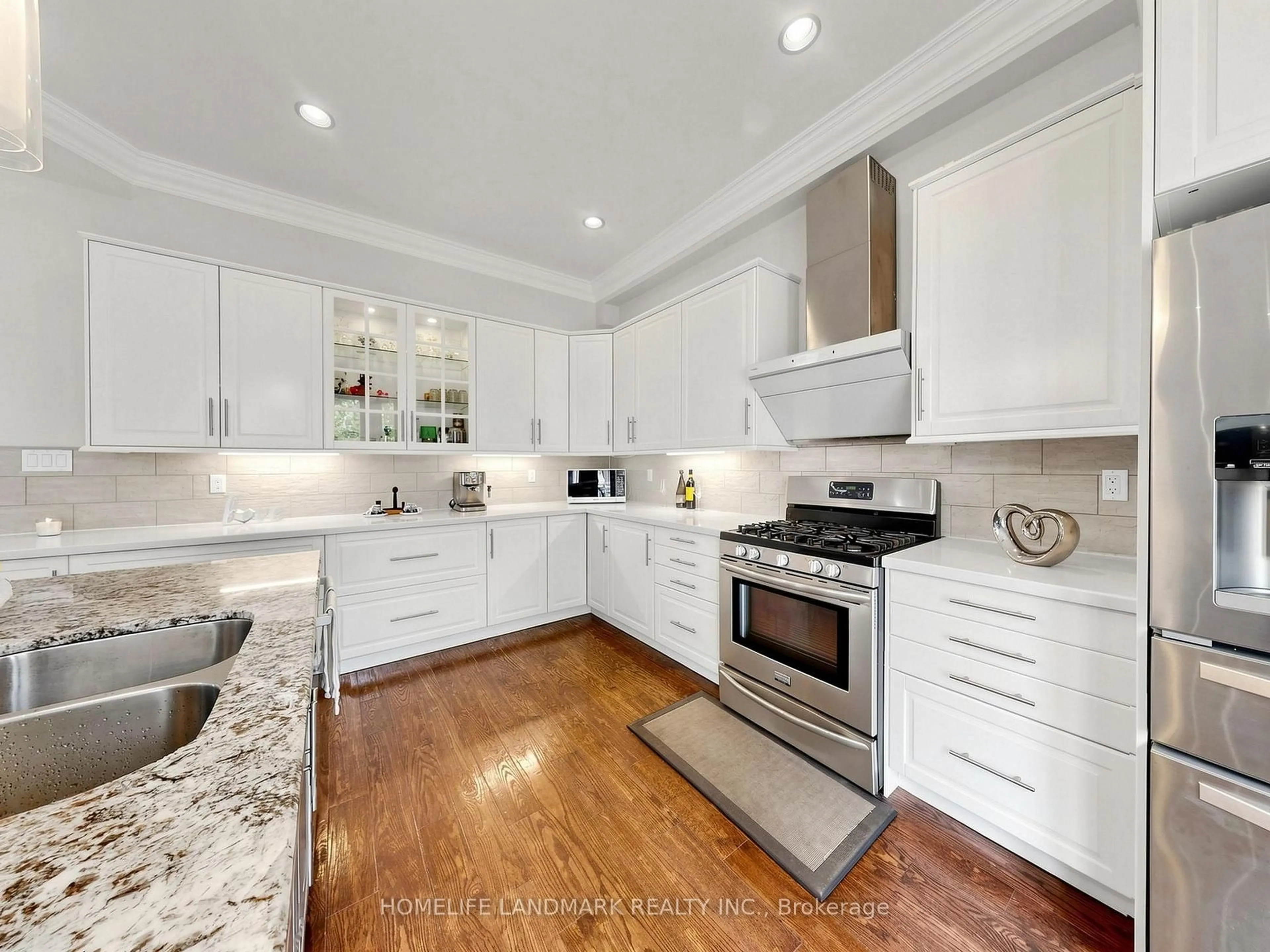 Open concept kitchen, ceramic/tile floor for 133 Cooks Bay Dr, Georgina Ontario L4P 2M2