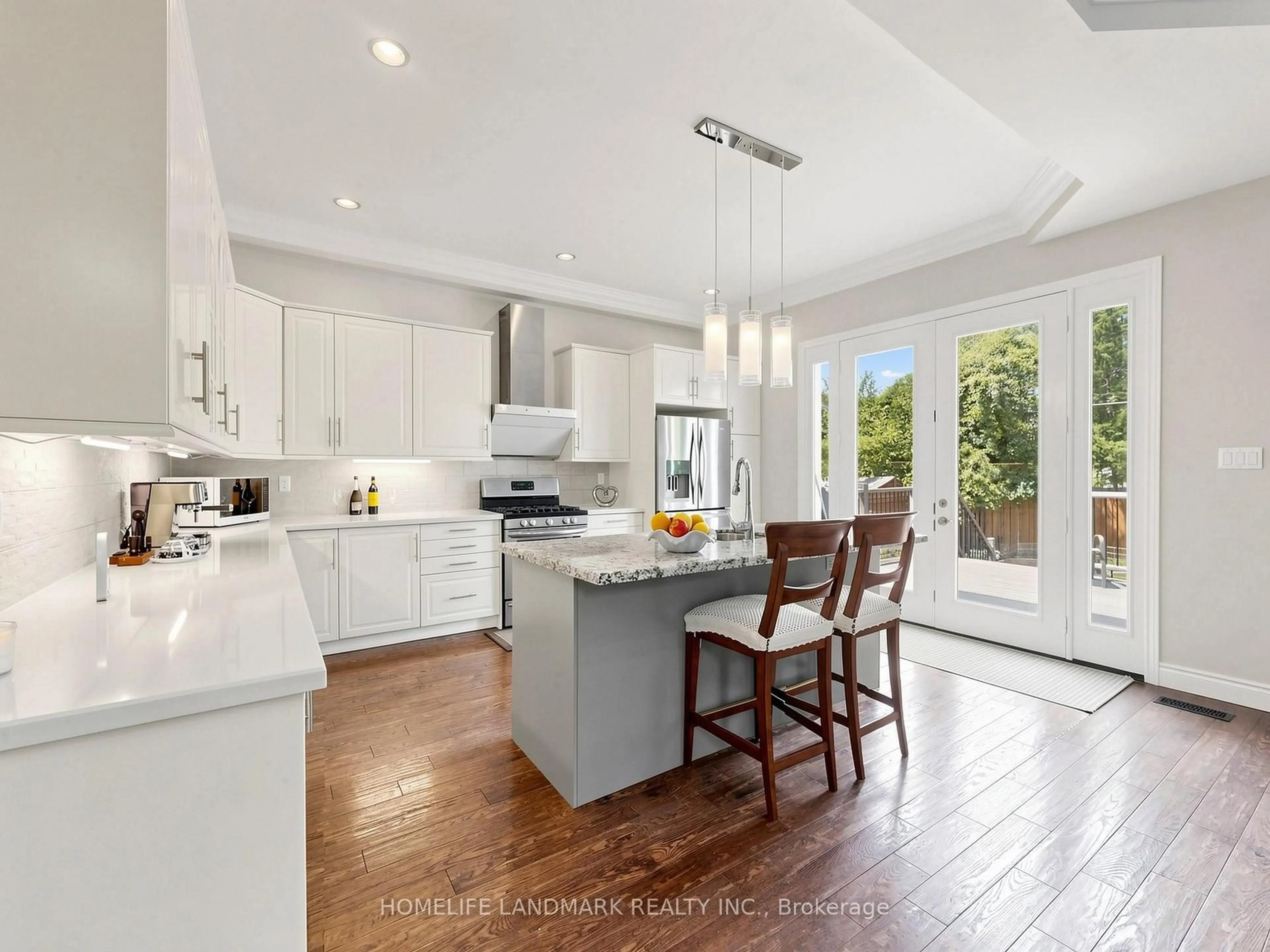 Open concept kitchen, ceramic/tile floor for 133 Cooks Bay Dr, Georgina Ontario L4P 2M2
