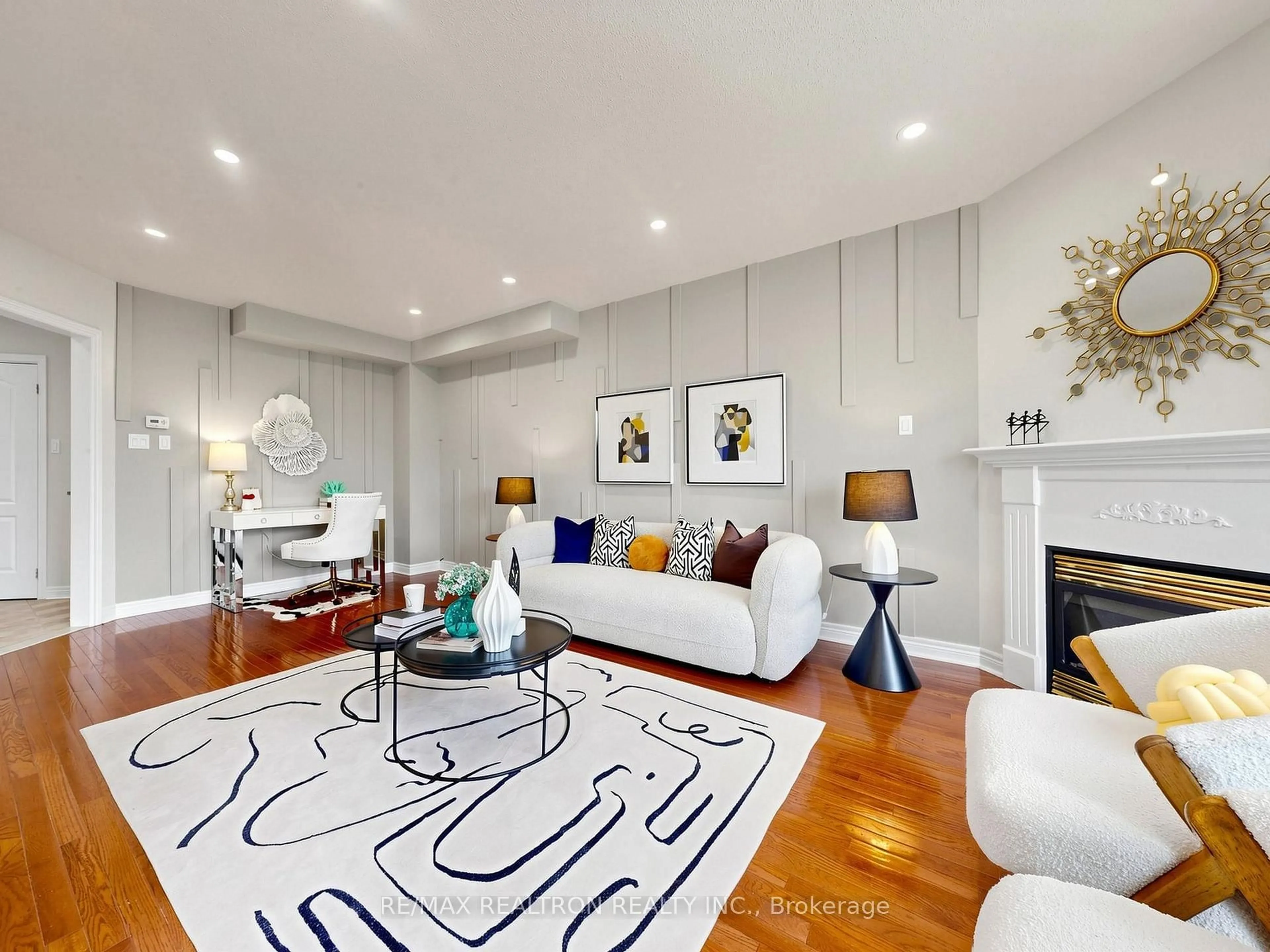 Living room with furniture, unknown for 6 Lorridge St, Richmond Hill Ontario L4E 4E6
