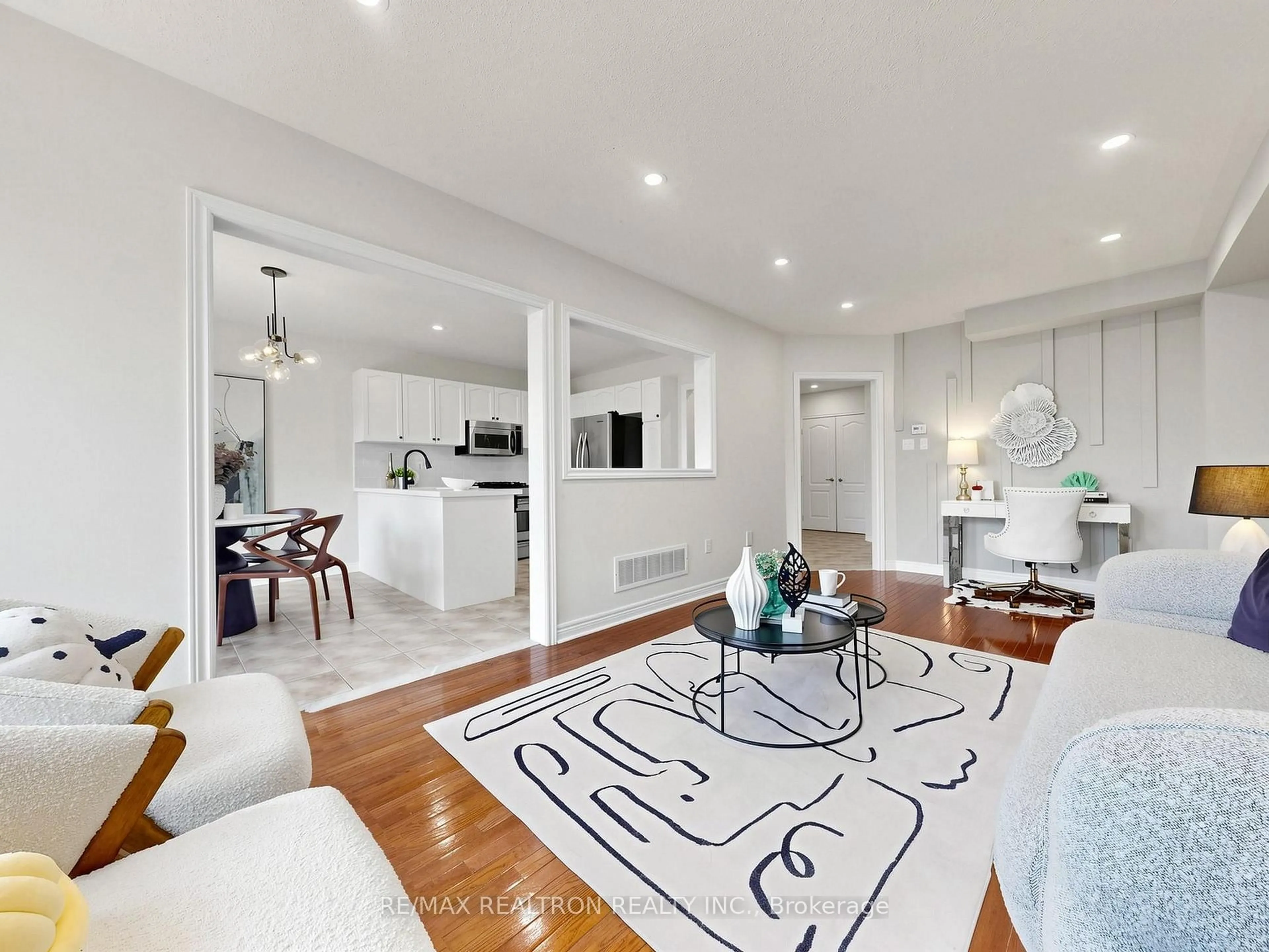 Open concept kitchen, unknown for 6 Lorridge St, Richmond Hill Ontario L4E 4E6