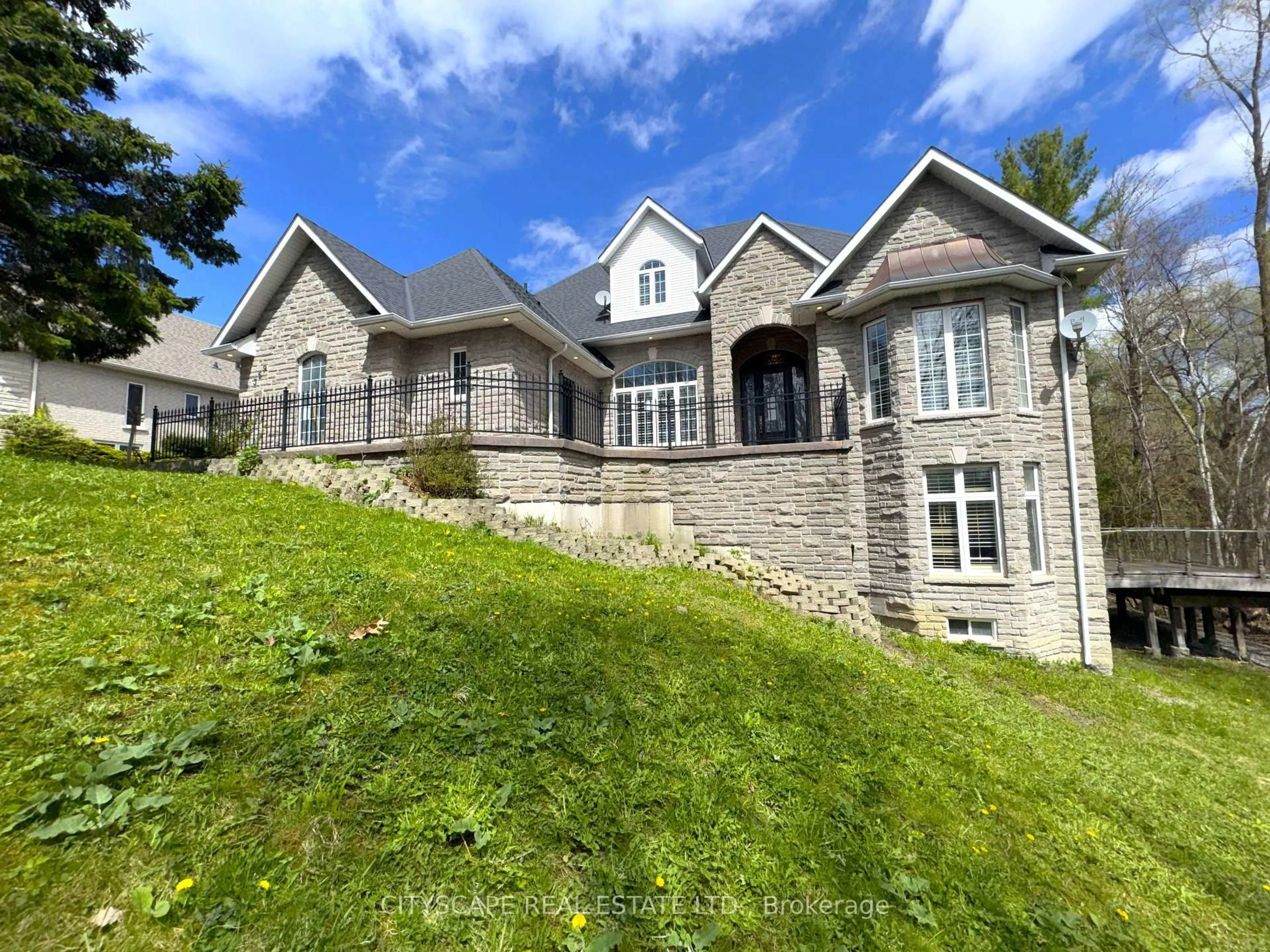 Home with brick exterior material, unknown for 369 Coventry Hill Tr, Newmarket Ontario L3X 2A1