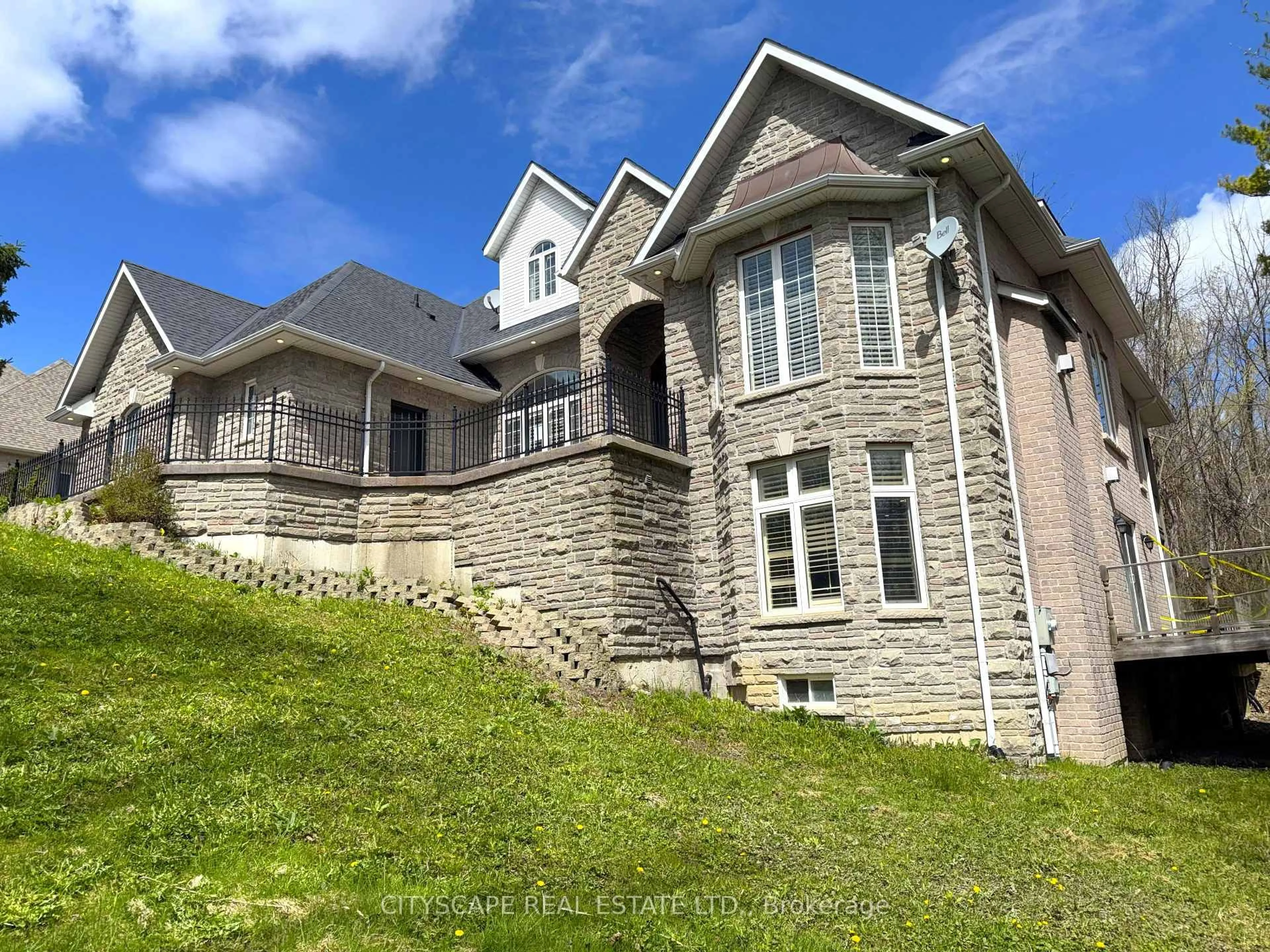 Home with brick exterior material, building for 369 Coventry Hill Tr, Newmarket Ontario L3X 2A1