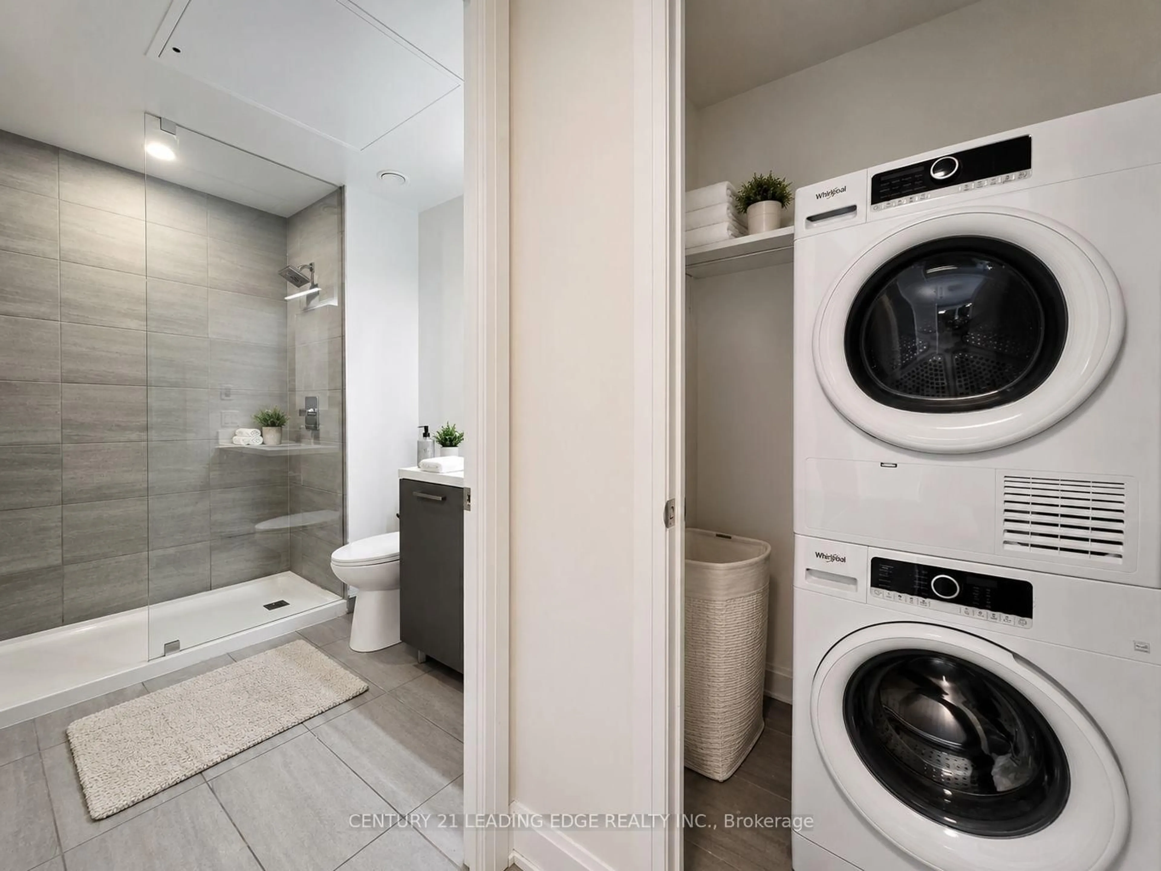 Standard bathroom, ceramic/tile floor for 38 Gandhi Lane #1811, Markham Ontario L3T 0G9