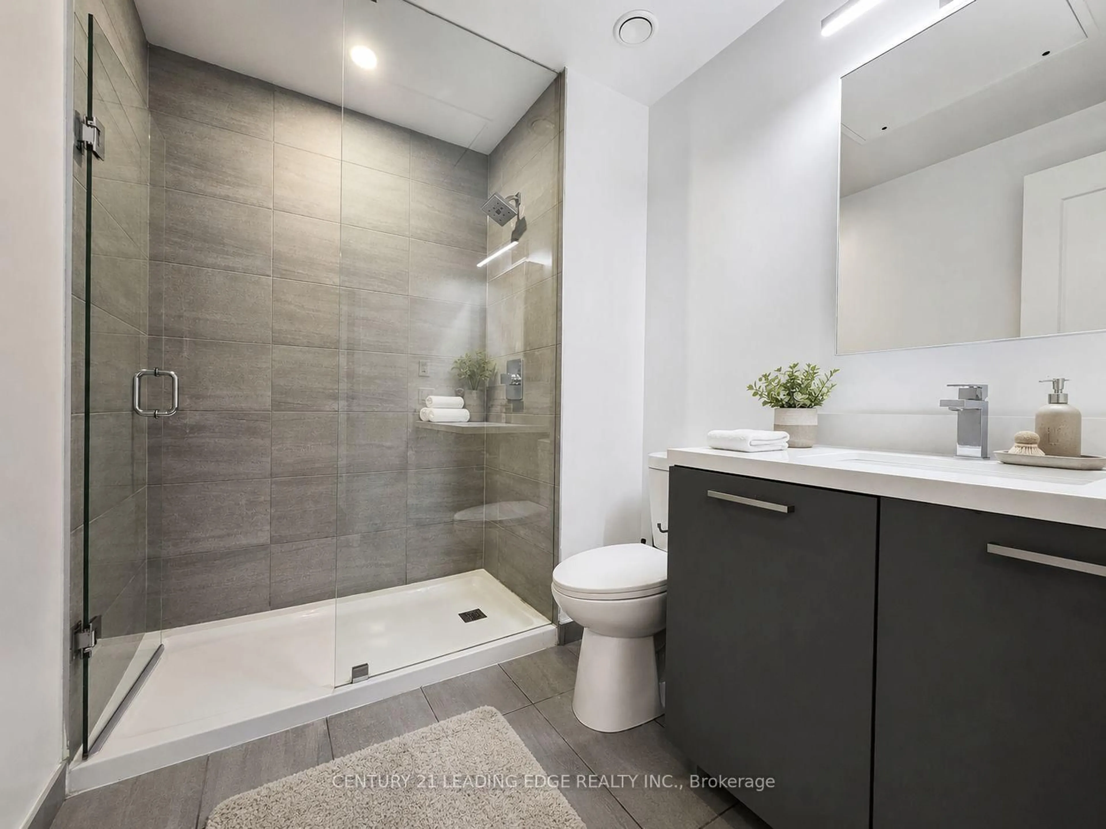 Standard bathroom, ceramic/tile floor for 38 Gandhi Lane #1811, Markham Ontario L3T 0G9