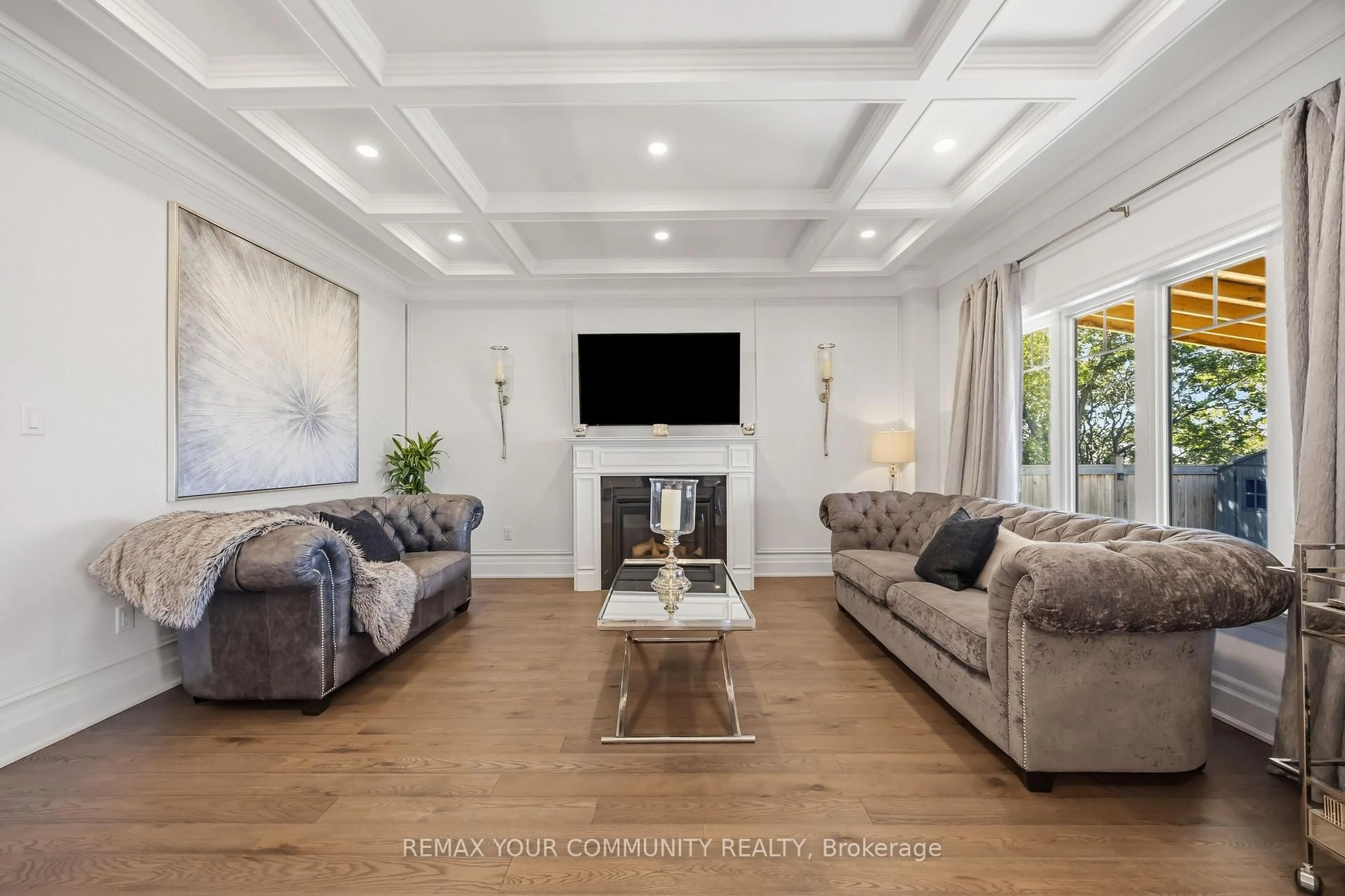 Living room with furniture, unknown for 57 Ridgeview Crt, Bradford West Gwillimbury Ontario L3Z 0R9