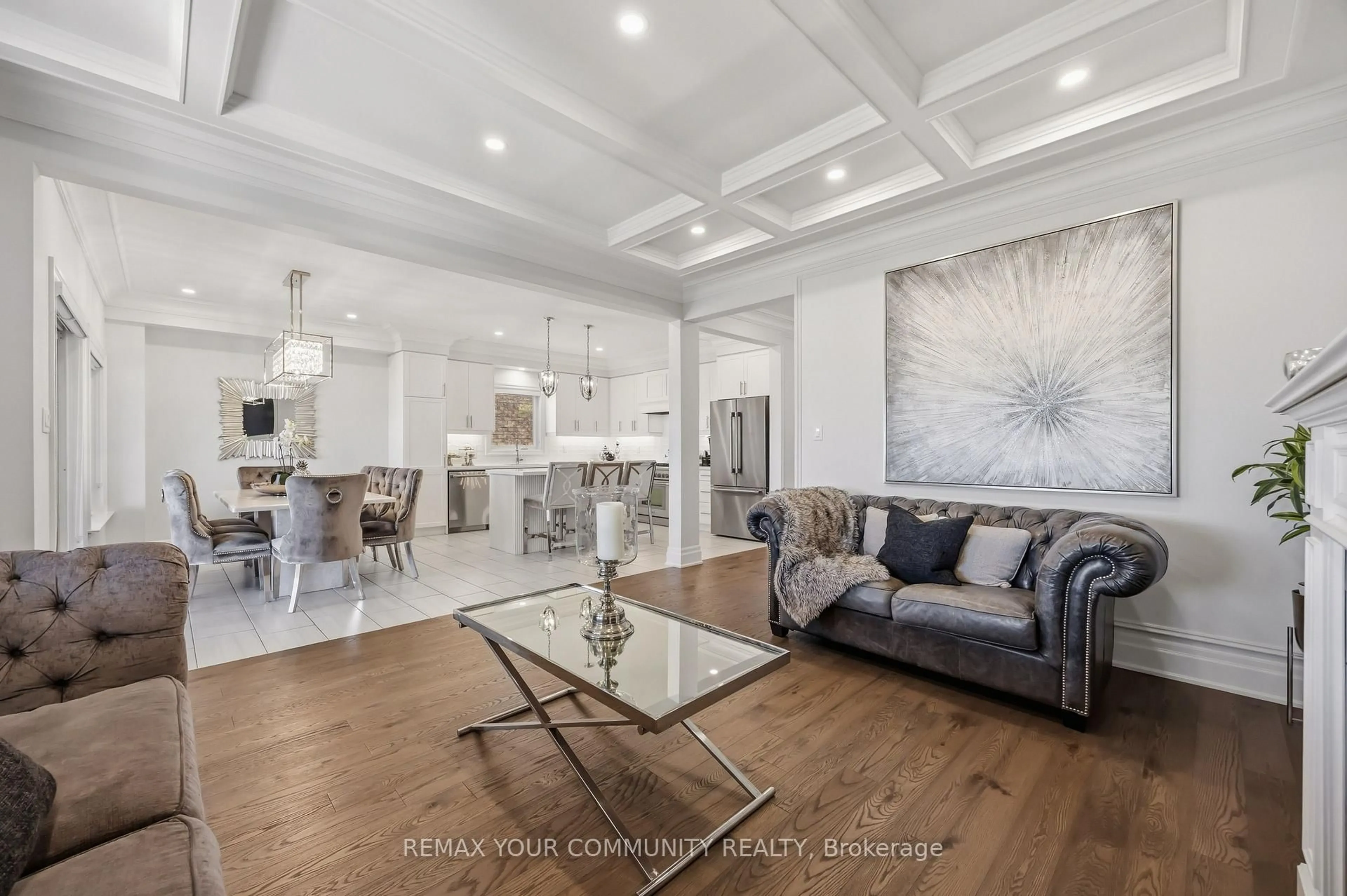 Living room with furniture, unknown for 57 Ridgeview Crt, Bradford West Gwillimbury Ontario L3Z 0R9