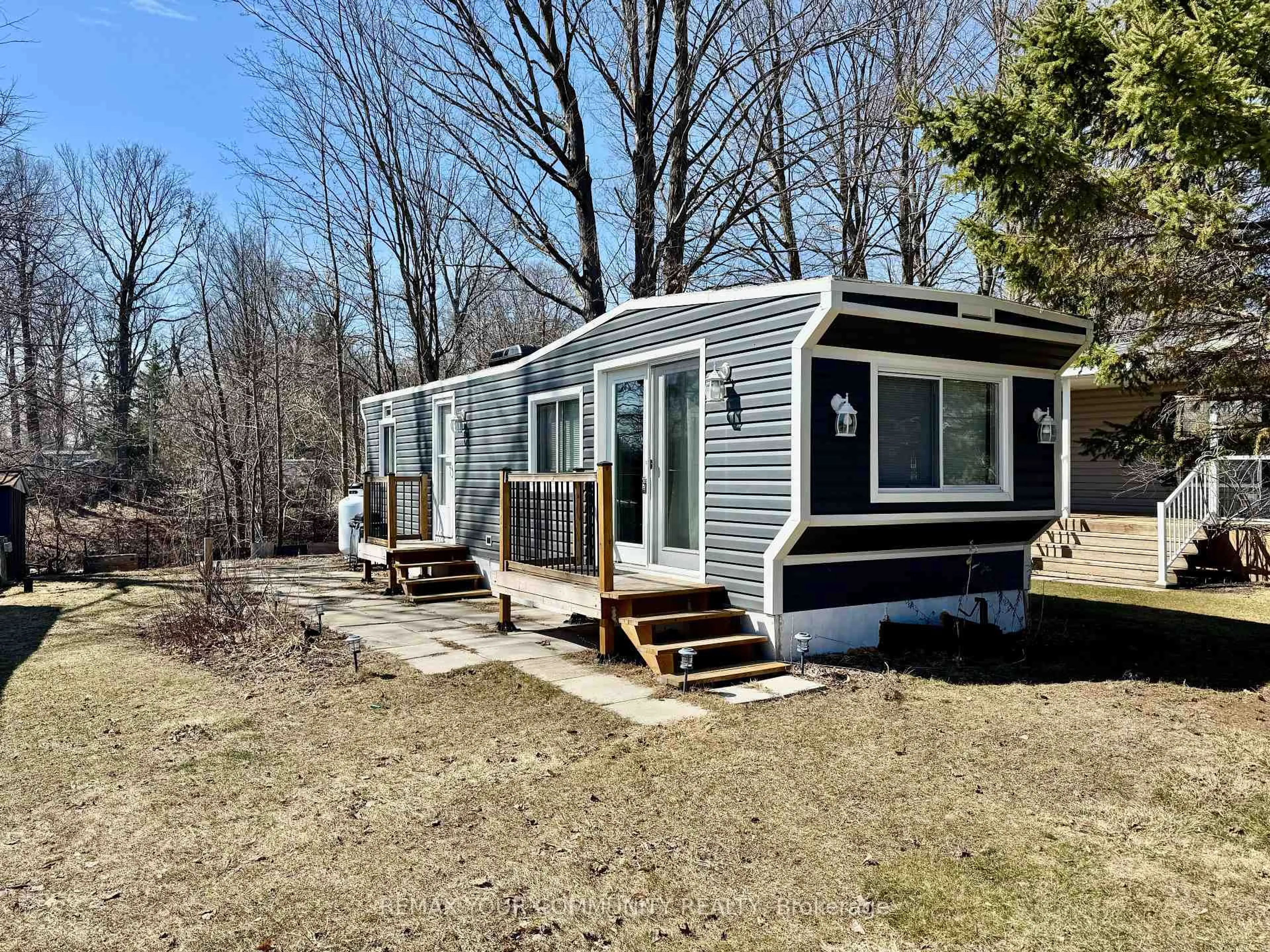 Unknown for 285 Crydermans Sdrd #204, Georgina Ontario L0E 1A0